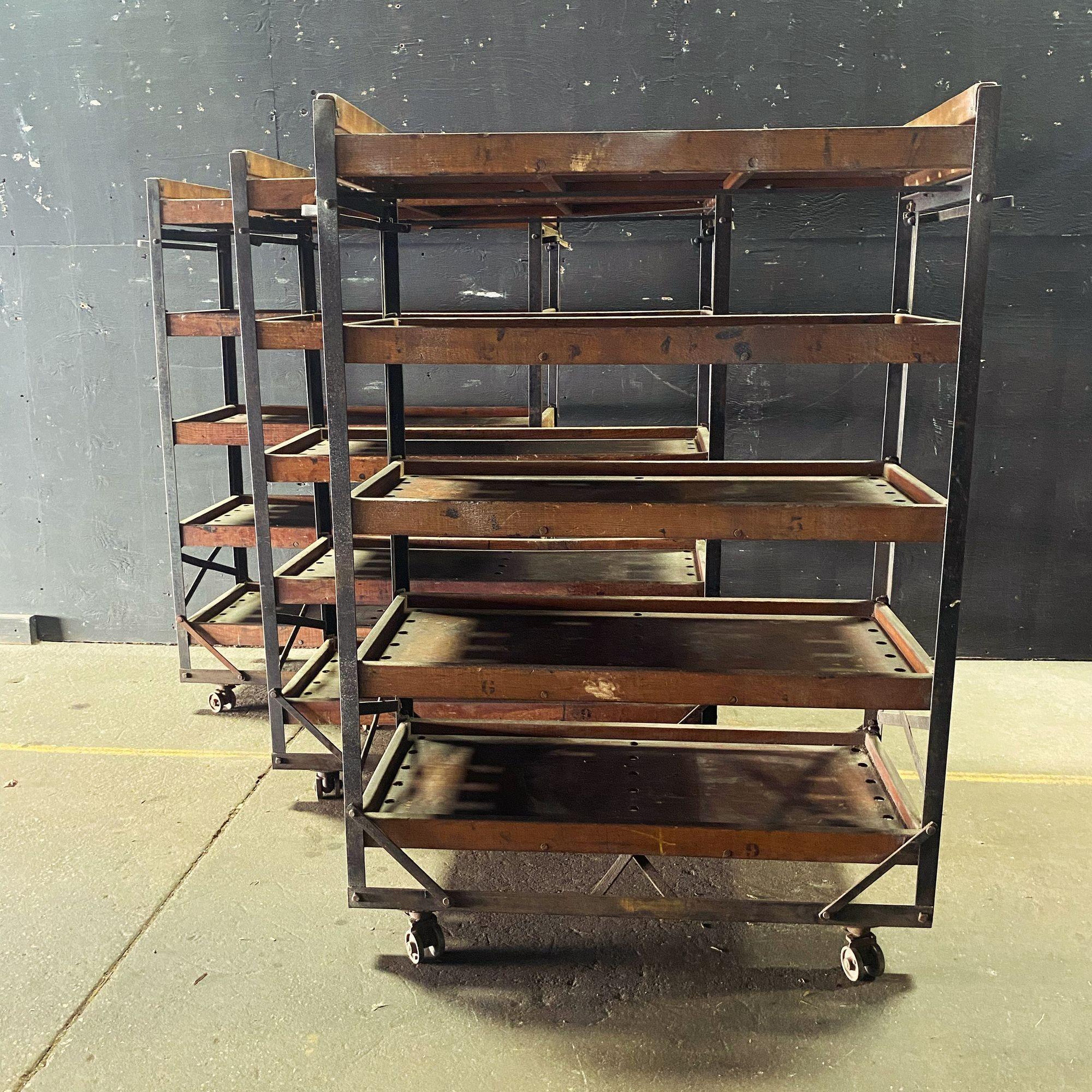 Set di tre scaffalature in legno Nevarax Industrial Antique Angle Iron Wood in vendita 3