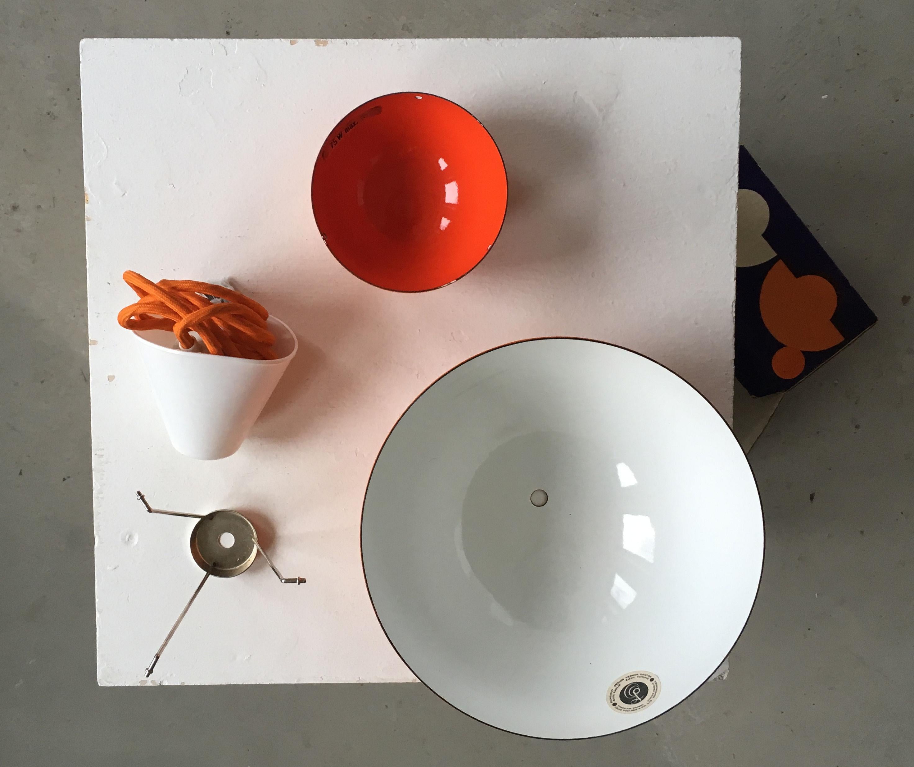 Fine XX secolo Mai usato 1´st. Lampada a sospensione a vaso di fiori di Verner Panton Edition con scatola originale in vendita