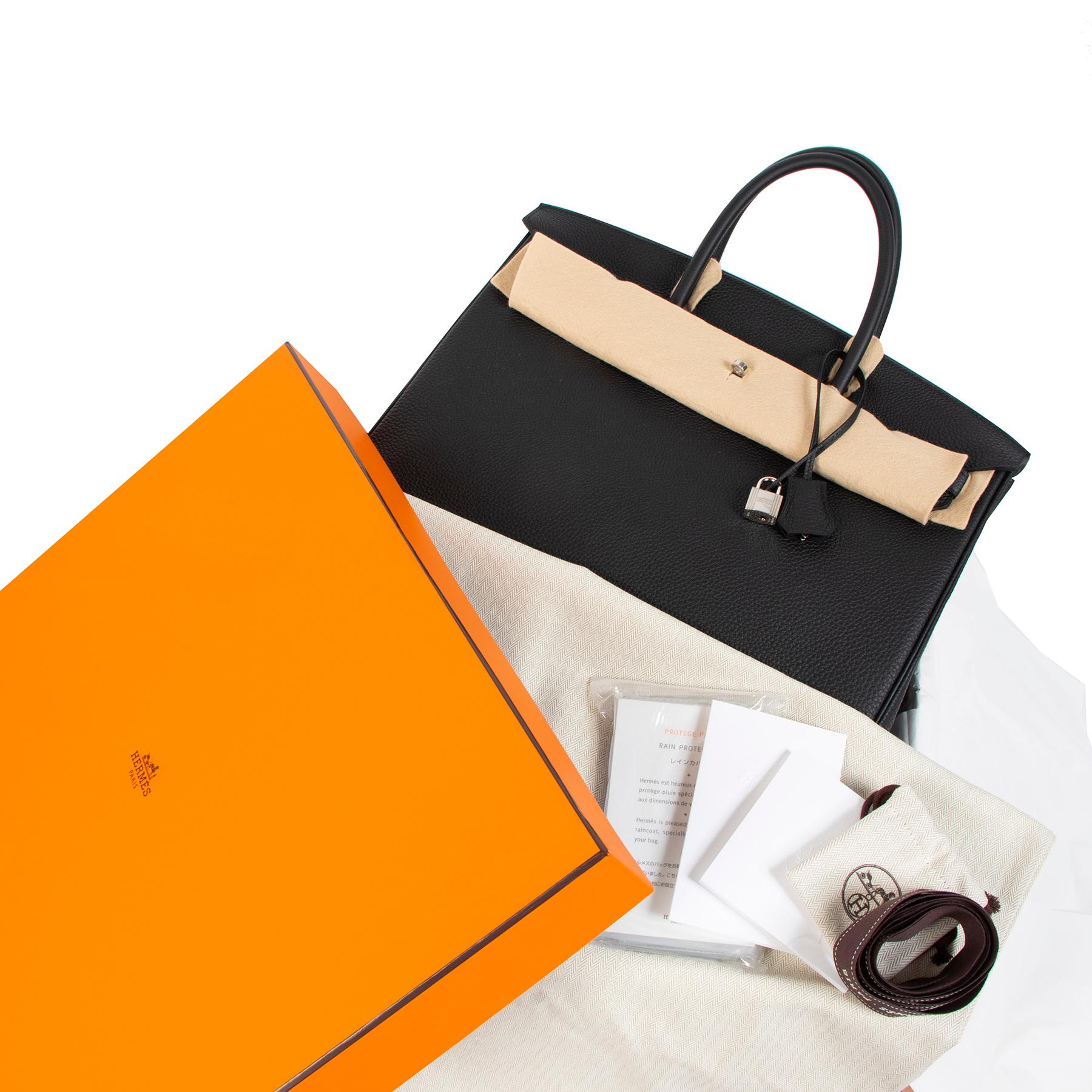 Brand New

Hermès Birkin 40 Black Togo PHW

The handbag of all handbags one of the most loved bags in the world. 
This -inspired by Jane Birkin- bag is made out of the highest scratch-resistant quality leather.

Togo holds its shape well , many