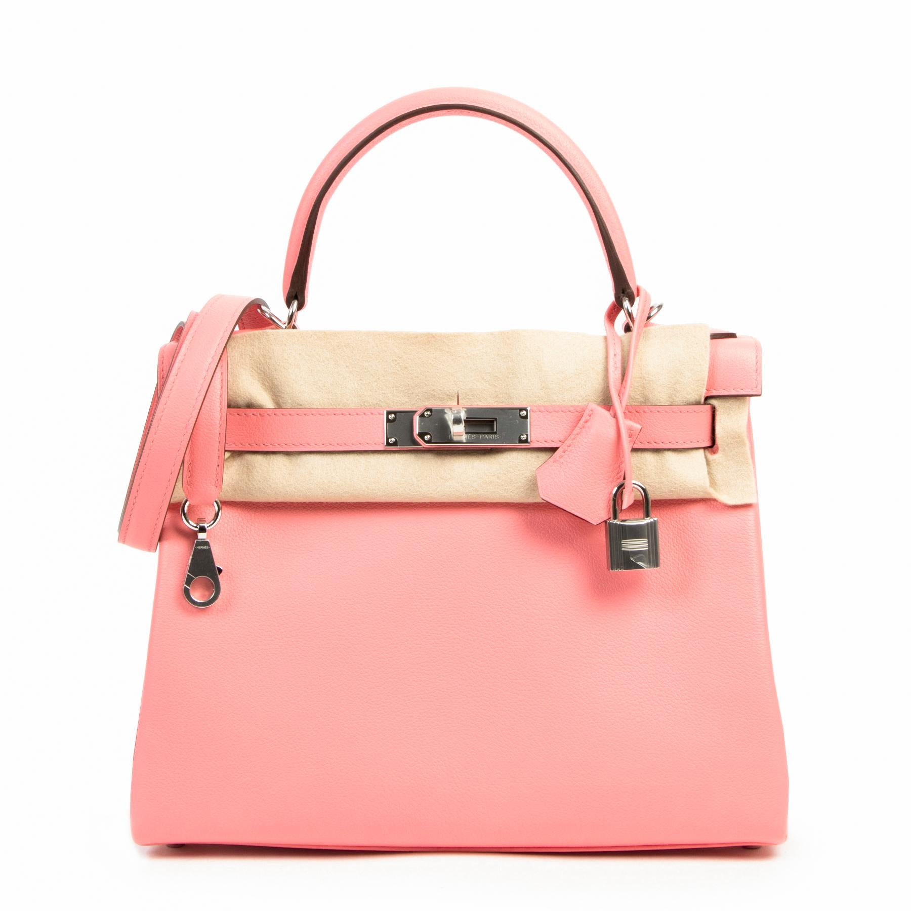 Never Used Hermes Kelly 28 Evercolor Rose D'été & Rouge Exotique Lining PHW

This stunning and eyecatching Kelly bag by Hermès comes in 'Rose d'Eté' evercolor leather and  contrasting Rose Exotique lining. 
Summer Rose is a sweet light pink in a