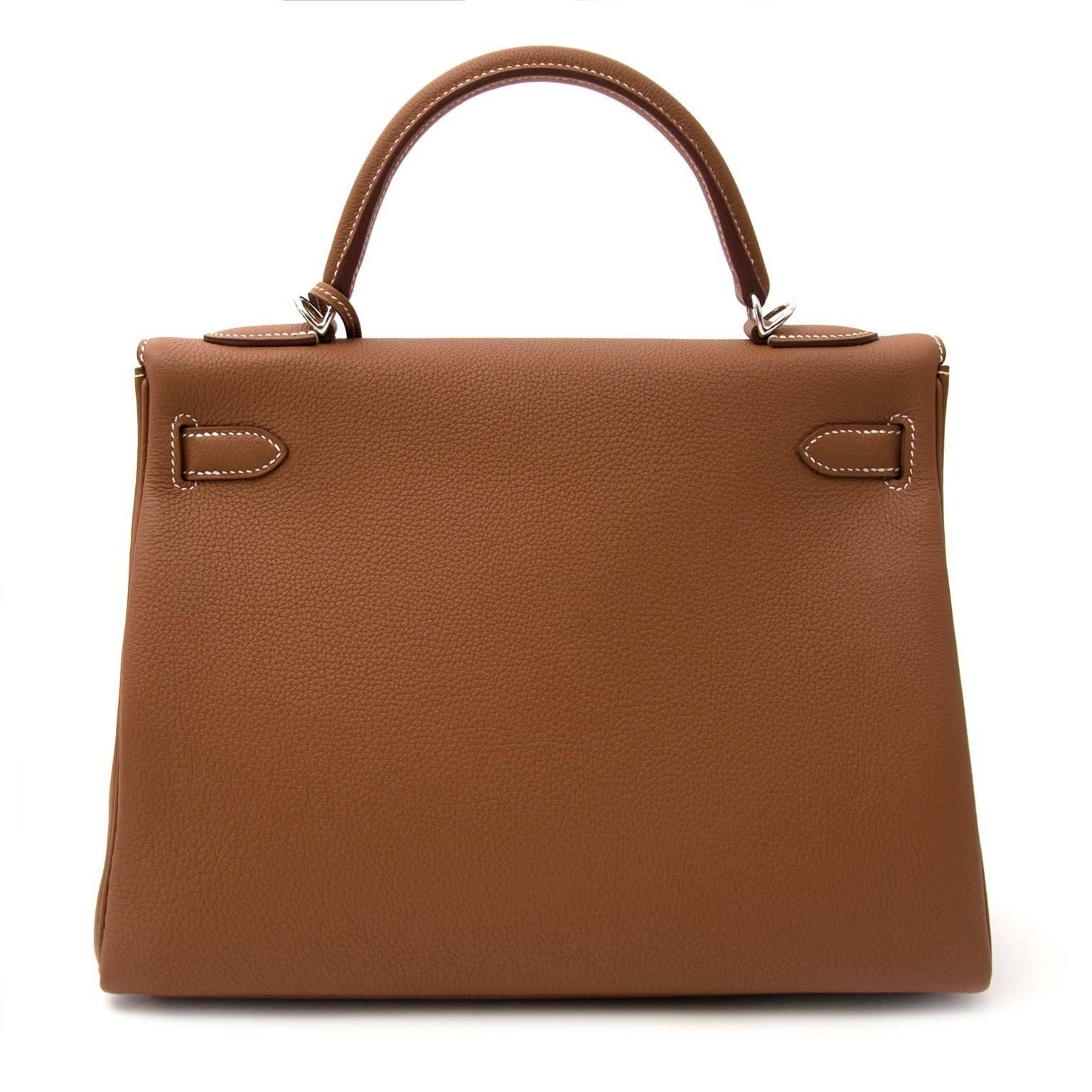 Hermès Kelly 32 Togo Gold PHW

This Hermès Kelly comes in a timeless gold color and is made out of Togo leather which has a smooth and grainy texture. The palladium hardware finishes of the look contrast beautifully with the warm gold leather.

It's