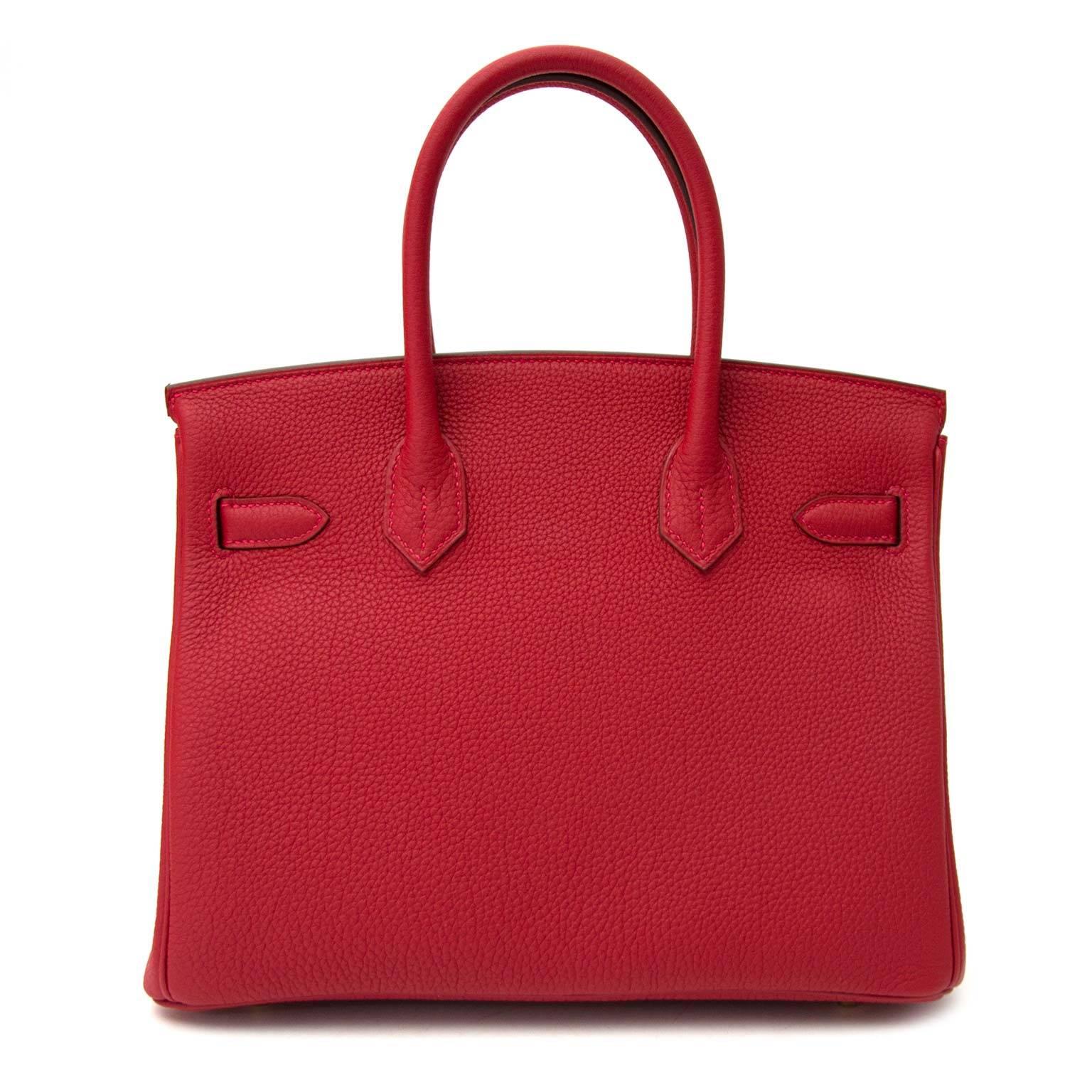 Never Used

Hermès Birkin 30 Togo Rouge Vif GHW

Skip the waitinglist and get this beauty right now! This Hermès Birkin comes in a deep red togo leather named 'Rouge Vif'.

Togo leather is known for its grainy but smooth texture. It's almost 100 %
