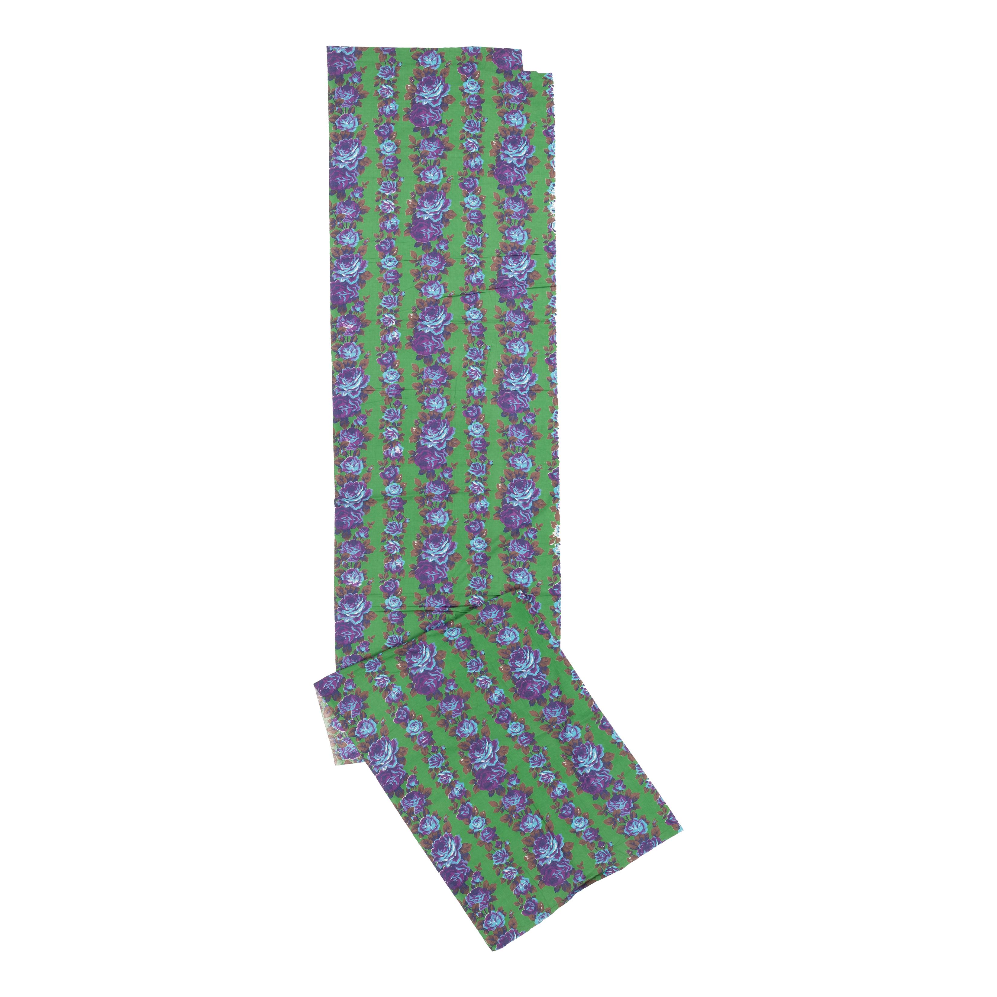 Les textiles russes imprimés au rouleau du milieu du XXe siècle occupaient une place à part sur le marché d'Asie centrale, incarnant une fusion vibrante de l'expression artistique et de la fonctionnalité utilitaire. Ces textiles se caractérisent par