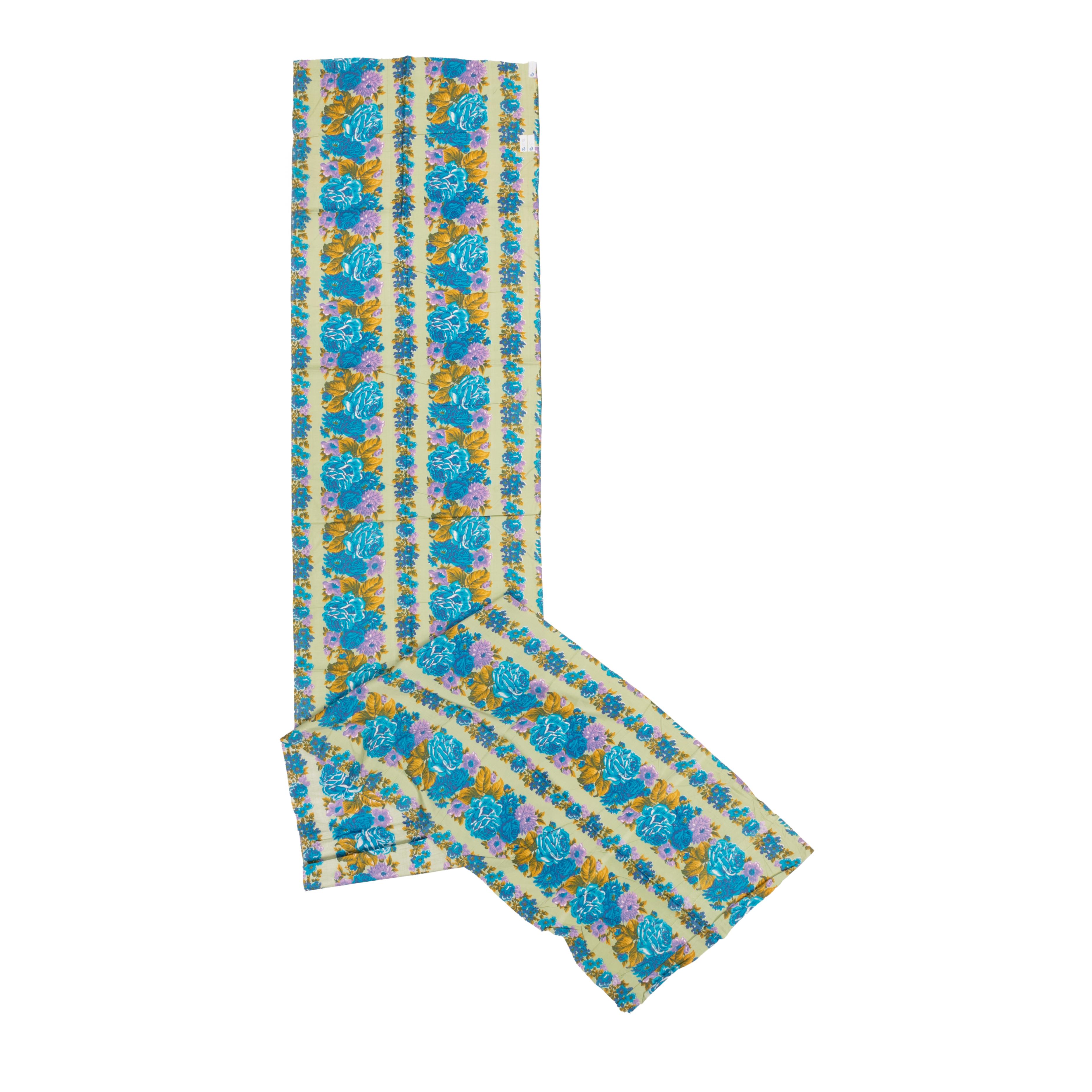 Les textiles russes imprimés au rouleau du milieu du XXe siècle occupaient une place à part sur le marché d'Asie centrale, incarnant une fusion vibrante de l'expression artistique et de la fonctionnalité utilitaire. Ces textiles se caractérisent par