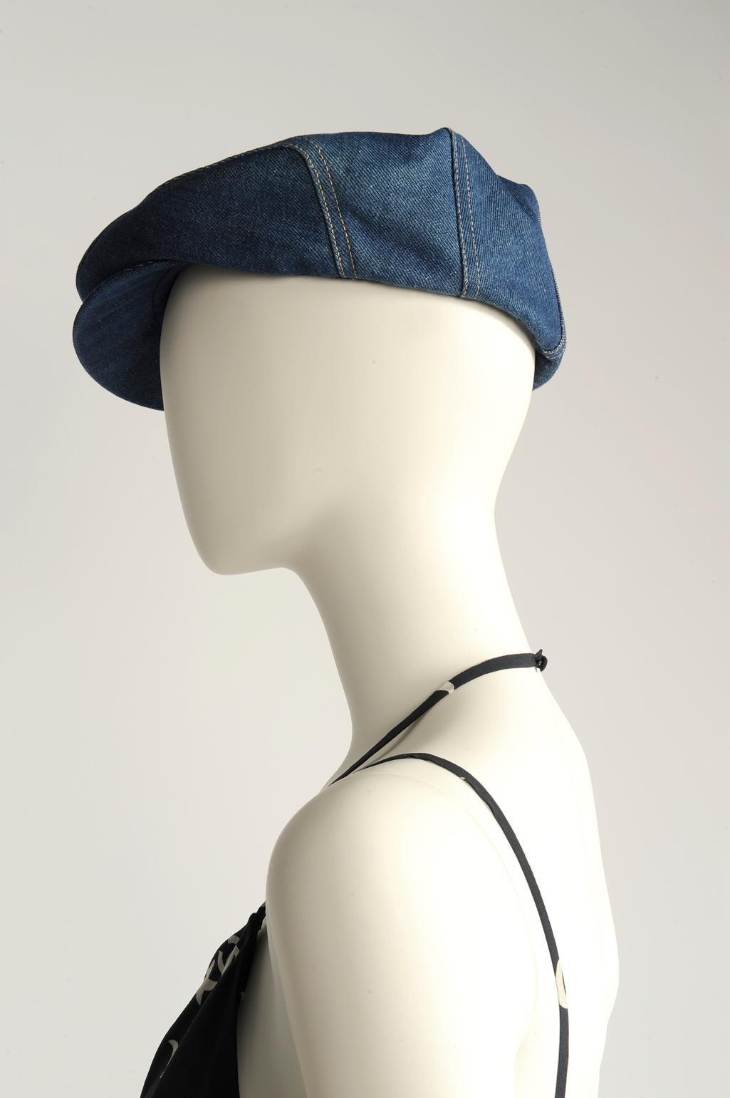 Alaïa - Chapeau en jean jamais porté, printemps-été 1991 en vente 8