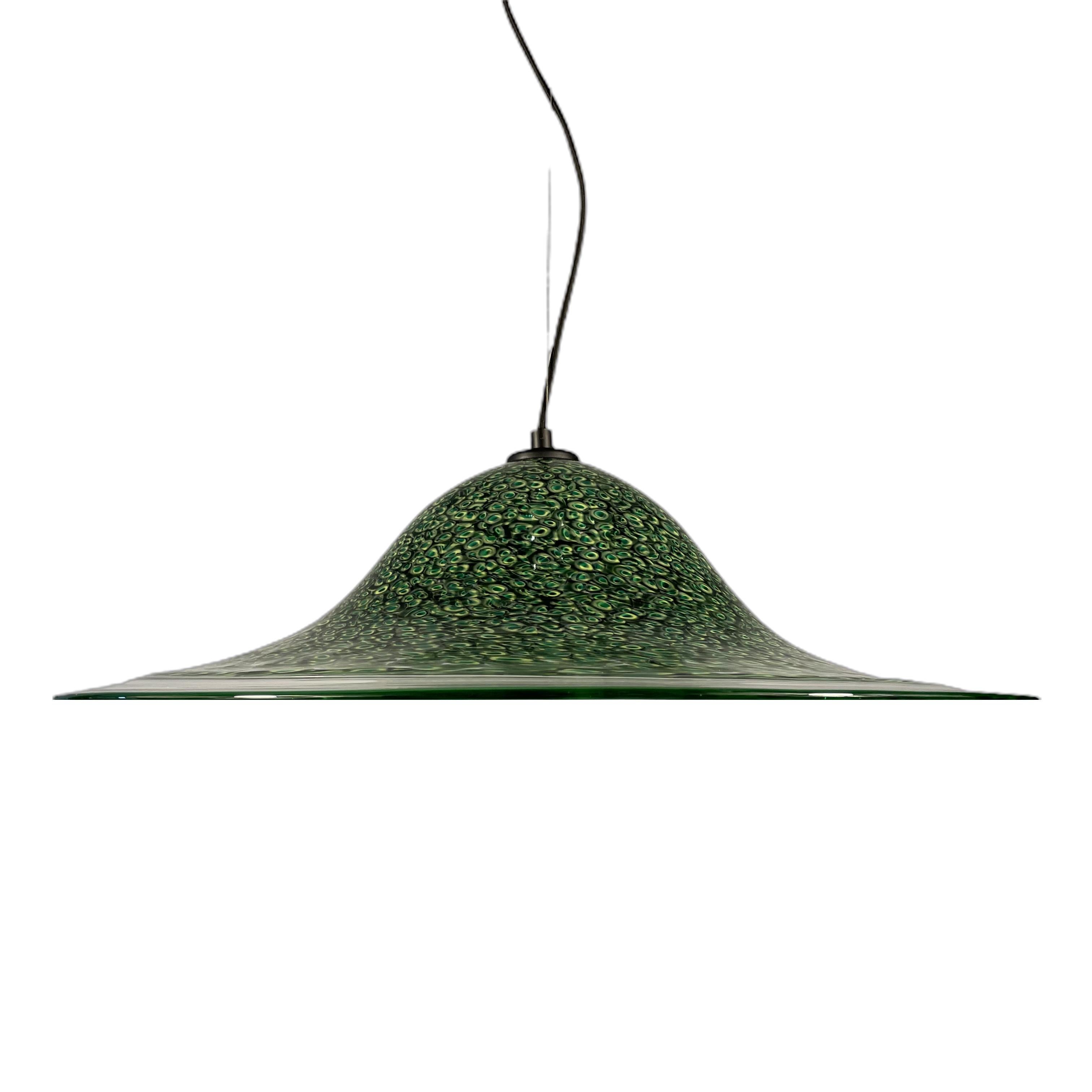 New old stock!
This suspended lamp is an impressive work of art in Murano glass designed by the renowned designer Gae Aulenti and produced by the Italian company Luciano Vistosi in the 1970s. The buffed Murano glass in a beautiful deep green tone