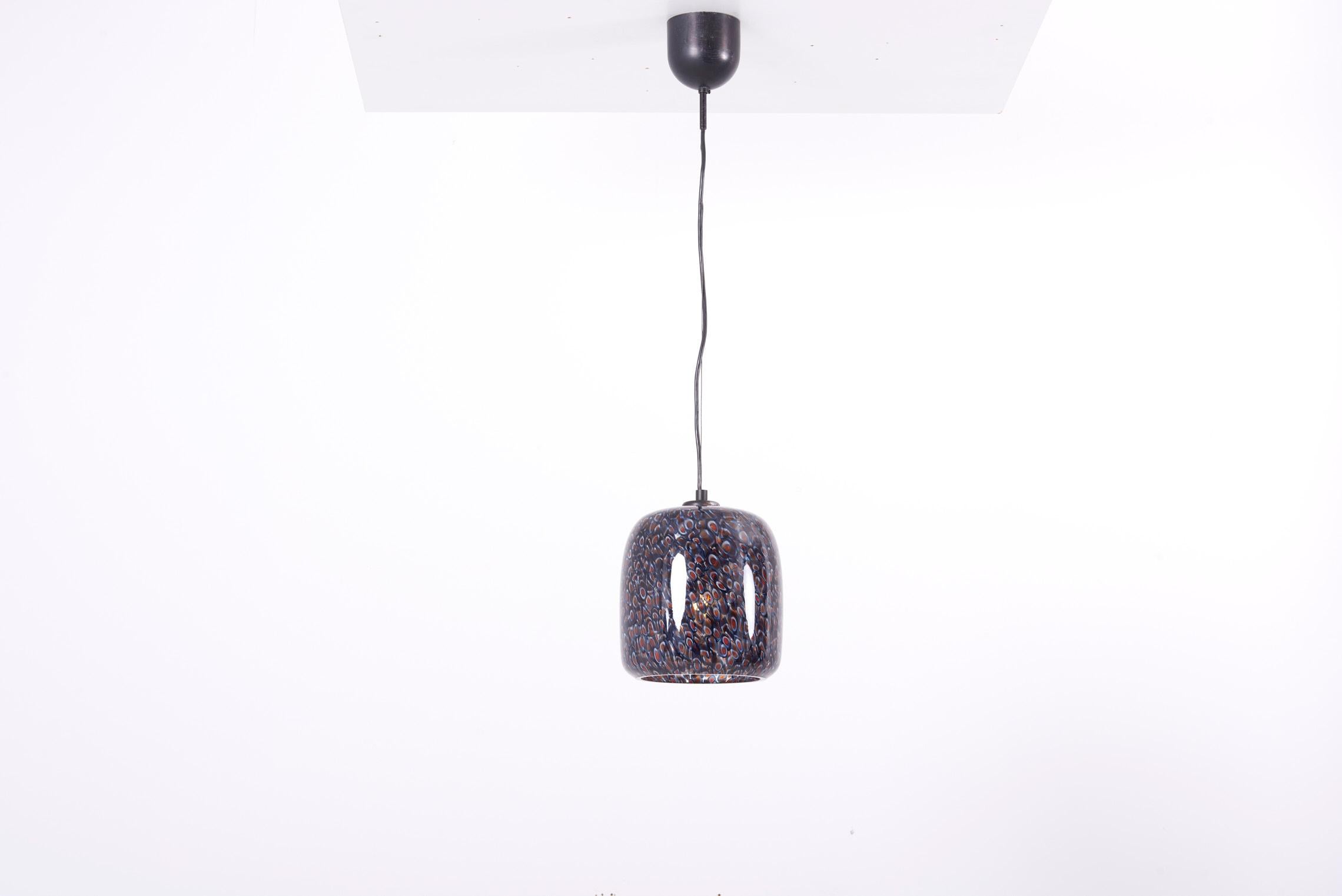 Beautiful Murano glass pendant lamp by Italian designer Gae Aulenti for Murano Glass manufacturer Vistosi.

1 x E27 socket.

Please note: Lamp should be fitted professionally in accordance to local requirements.