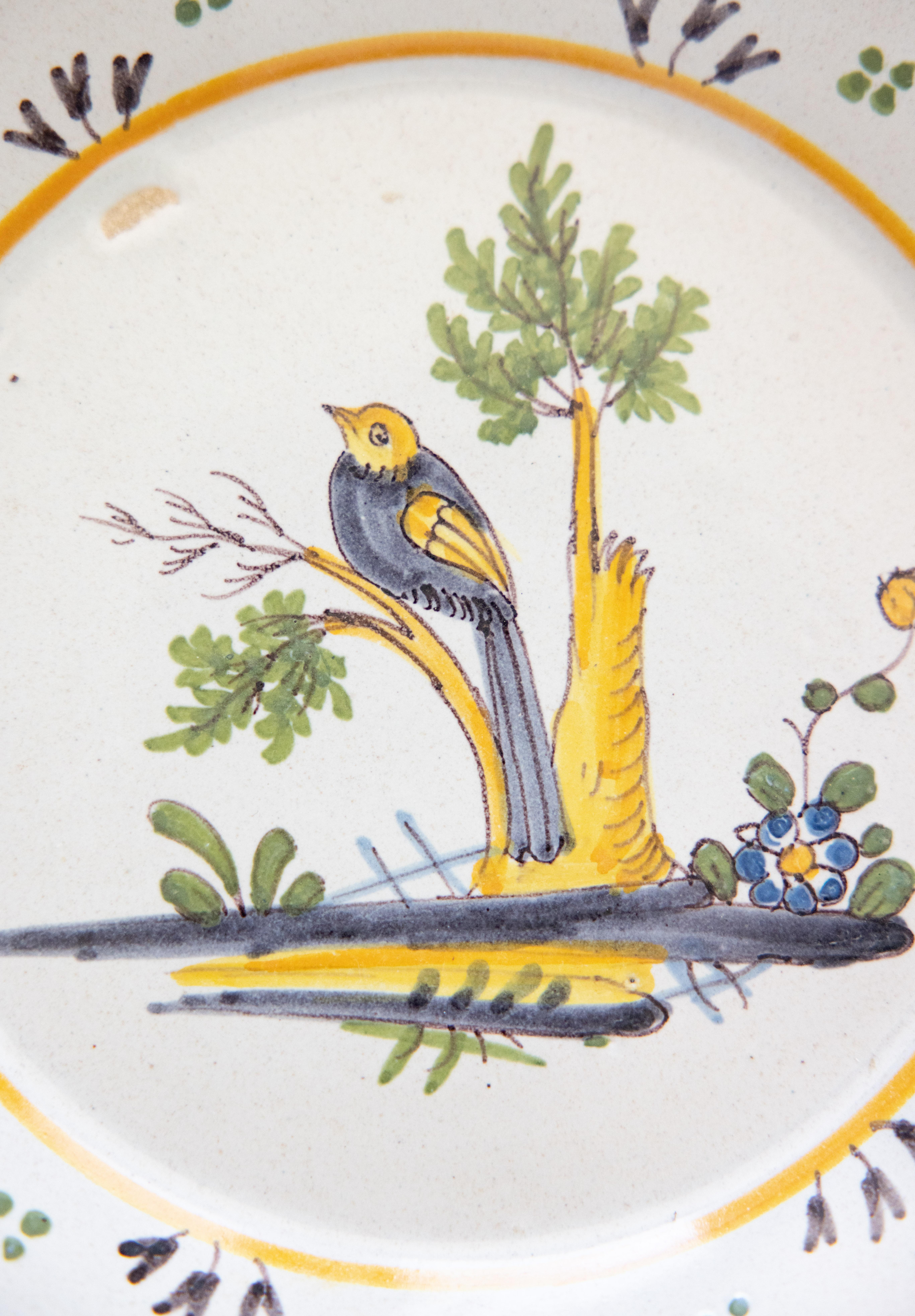 18th Century French Nevers Polychrome Tin-Glazed Faïence Bird Plate In Good Condition For Sale In Pearland, TX