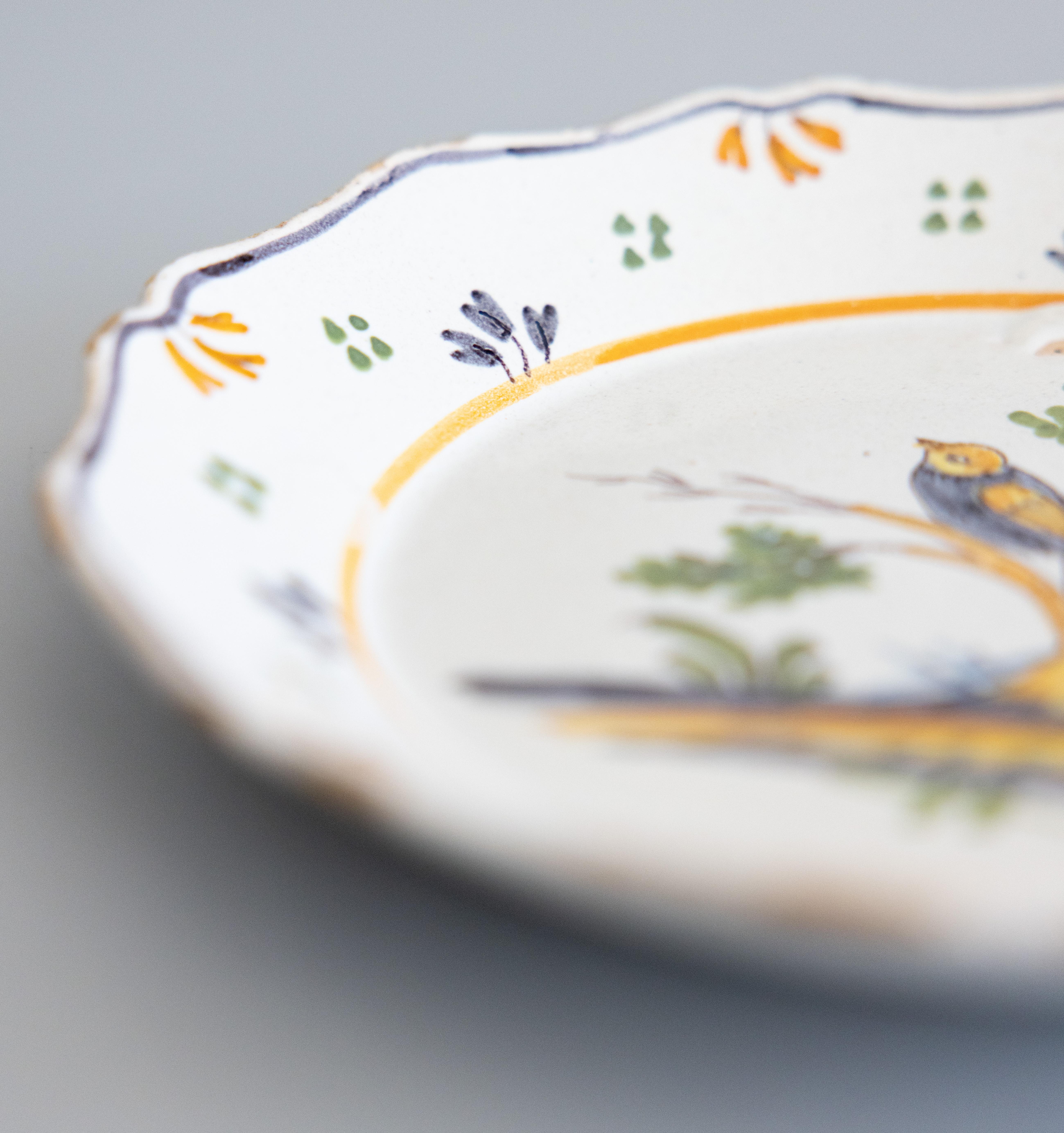 18th Century French Nevers Polychrome Tin-Glazed Faïence Bird Plate For Sale 1