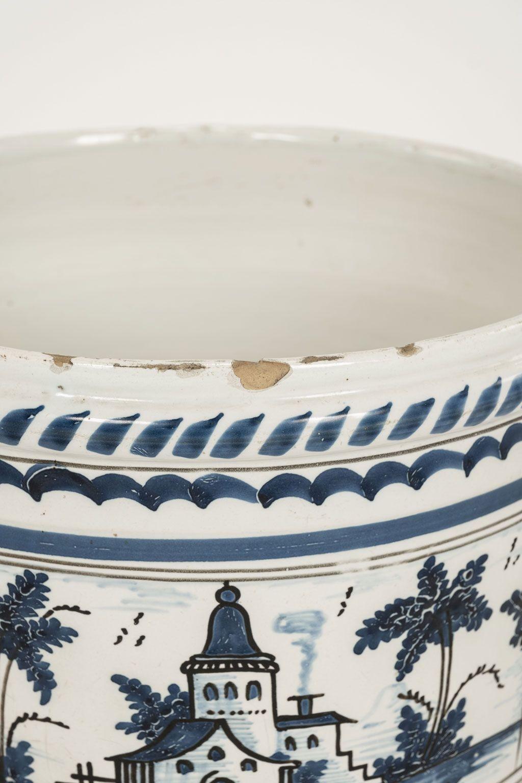 Nevers Faience 'Pot a Oranger' In Good Condition For Sale In Houston, TX
