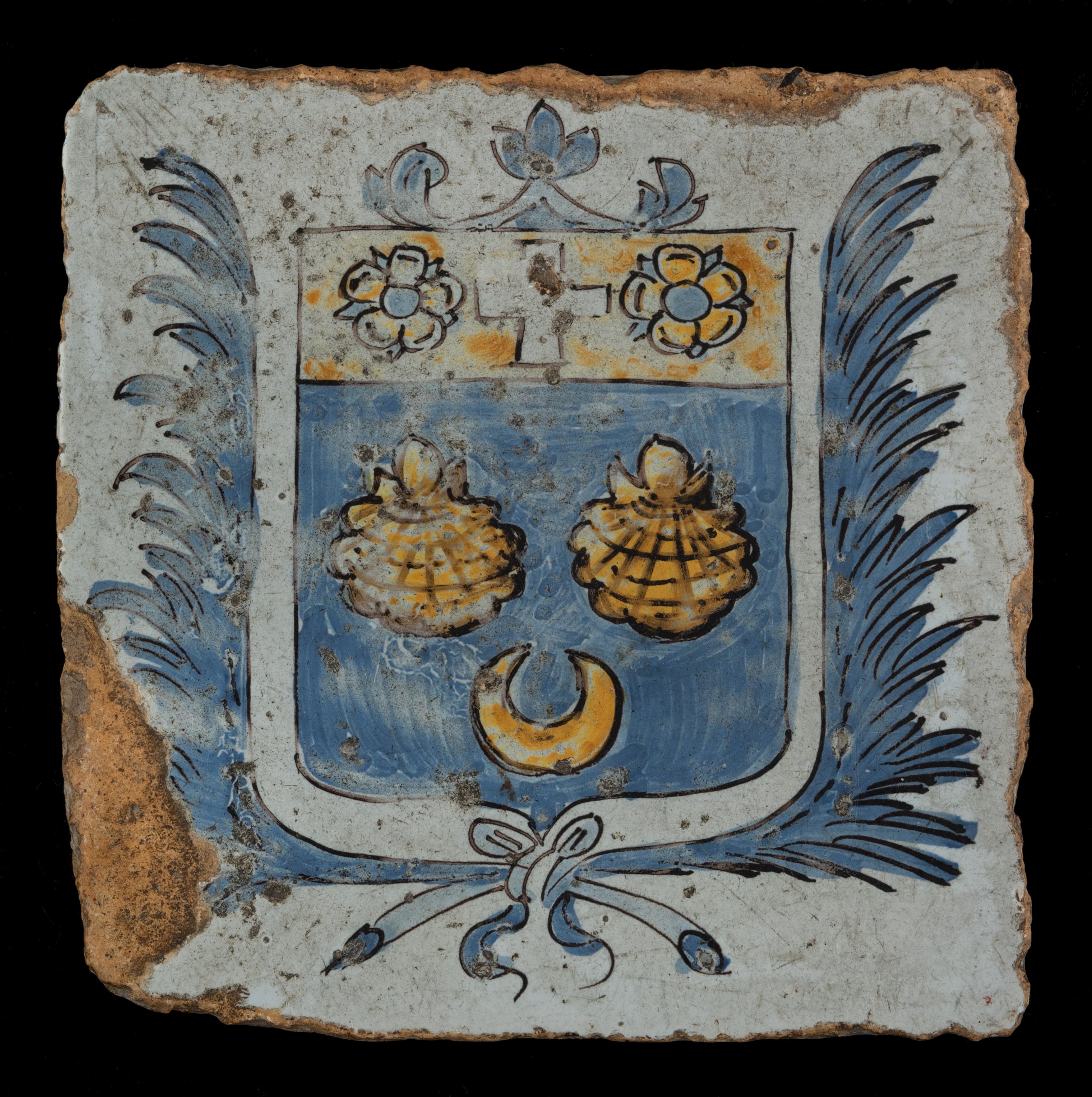 Seltene zinnglasierte Bodenfliese mit dem Wappen der Familie Montesquieu. Diese Fliese wurde um 1650 in Nevers, Frankreich, hergestellt. Ein wichtiges Mitglied dieser Familie war der französische Philosoph Charles Montesquieu (1689-1755). Geistiger
