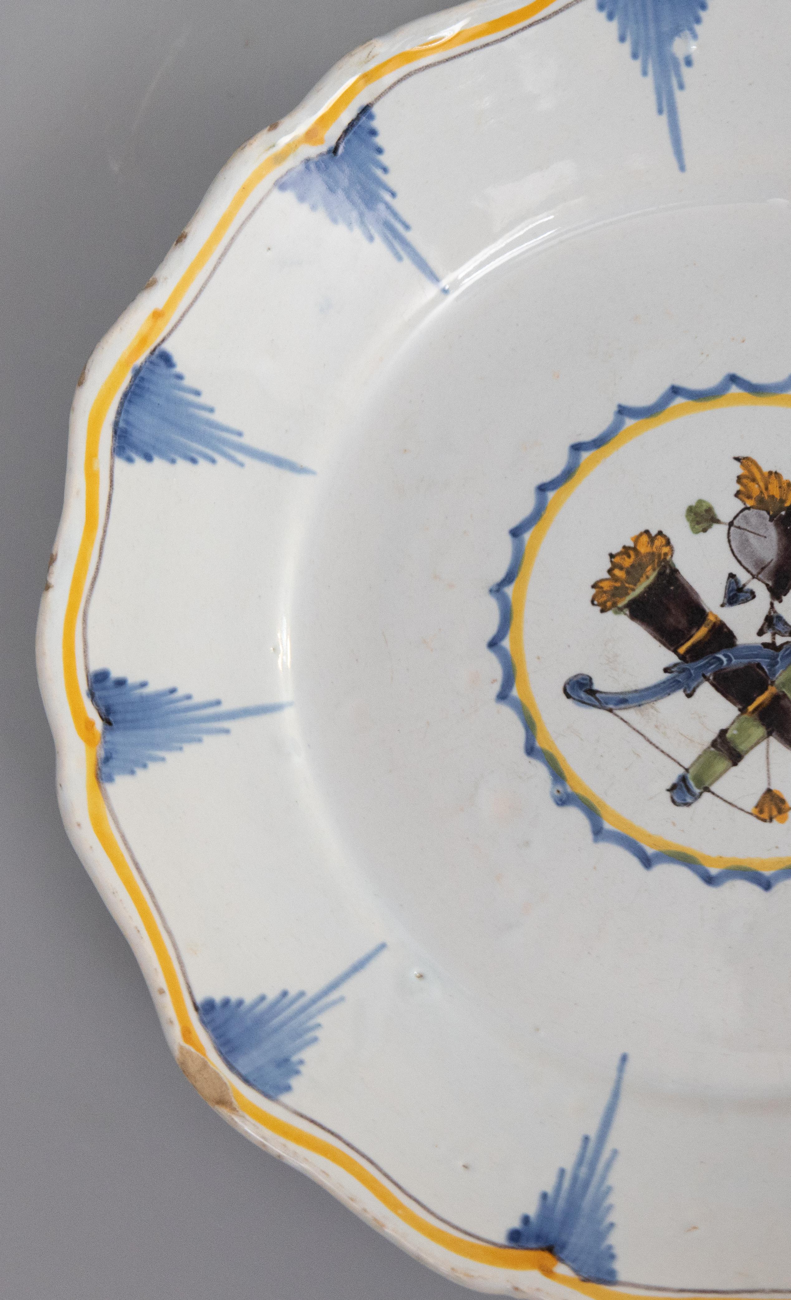 French Nevers Hunting Trophy 18th Century Polychrome Tin-Glazed Faïence Plate For Sale