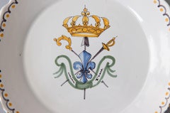 Plat révolutionnaire en faïence polychrome étamée de Nevers du XVIIIe siècle