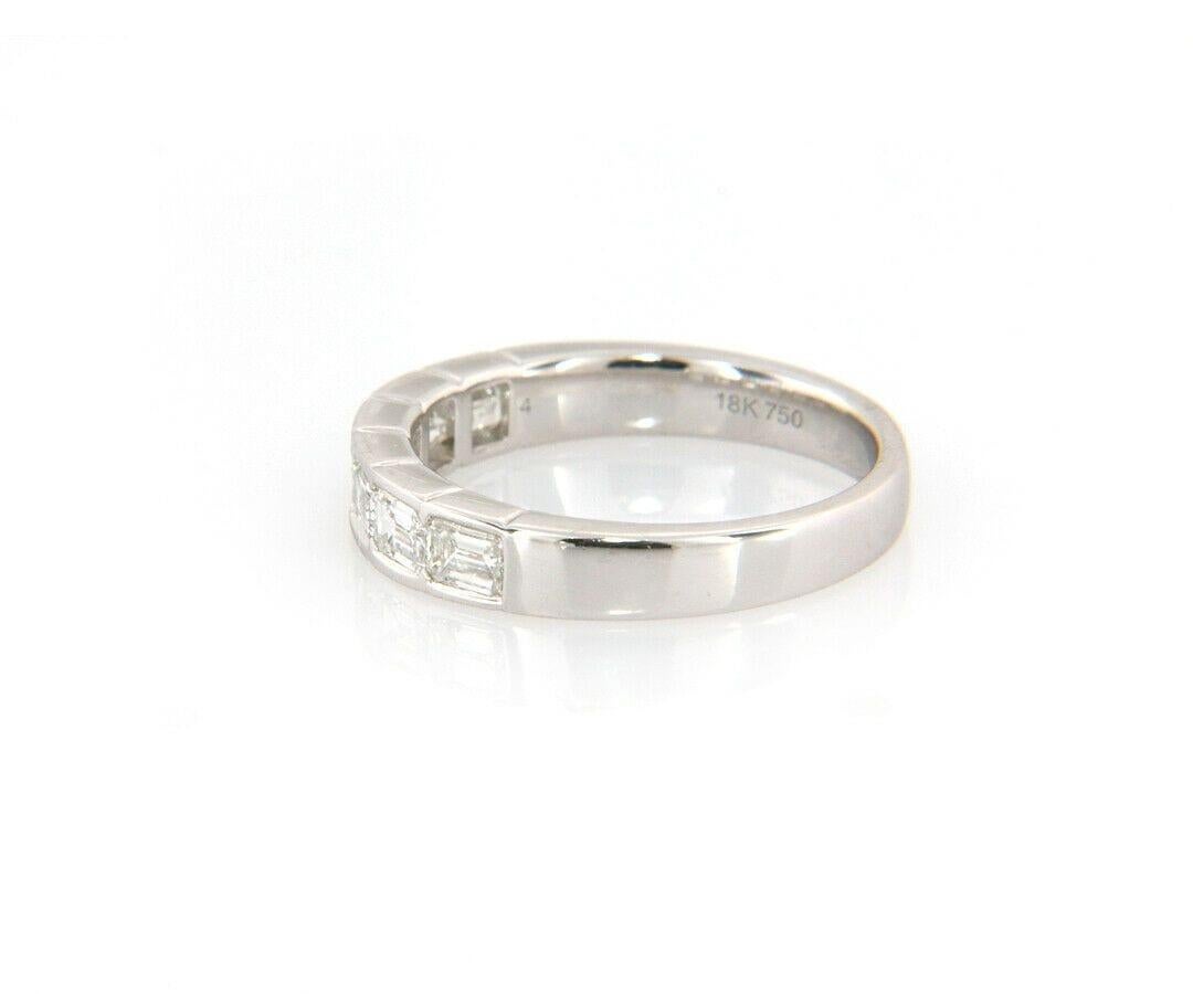 0,98 Karat Baguette Sideways Sechs Stein-Ring aus 18 Karat Weißgold mit sechs Steinen (Baguetteschliff) im Angebot