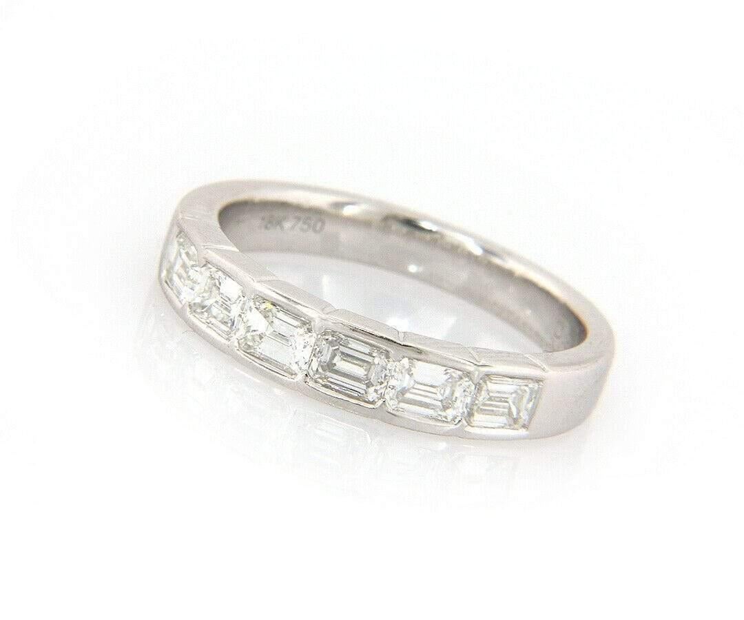 0,98 Karat Baguette Sideways Sechs Stein-Ring aus 18 Karat Weißgold mit sechs Steinen im Angebot 1