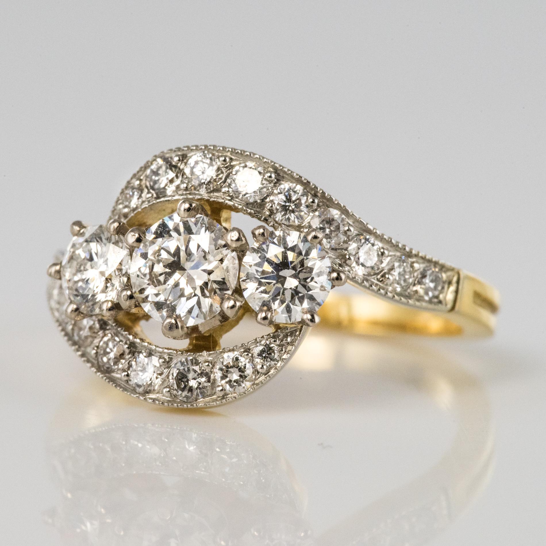 Neuer Trilogie-Ring aus 18 Karat Gelbgold mit 1 Karat Diamanten (Romantik) im Angebot