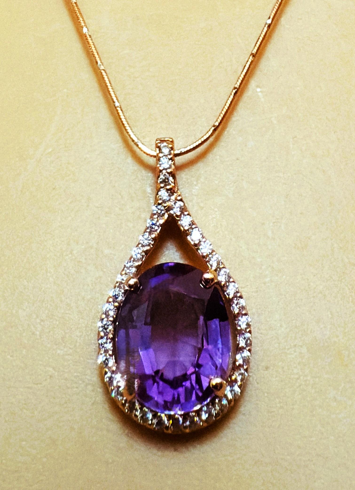 Taille ovale New 10 Carat Color Changing Alexandrite & Diamond Cut Sapphire R Gold PLNecklace en vente