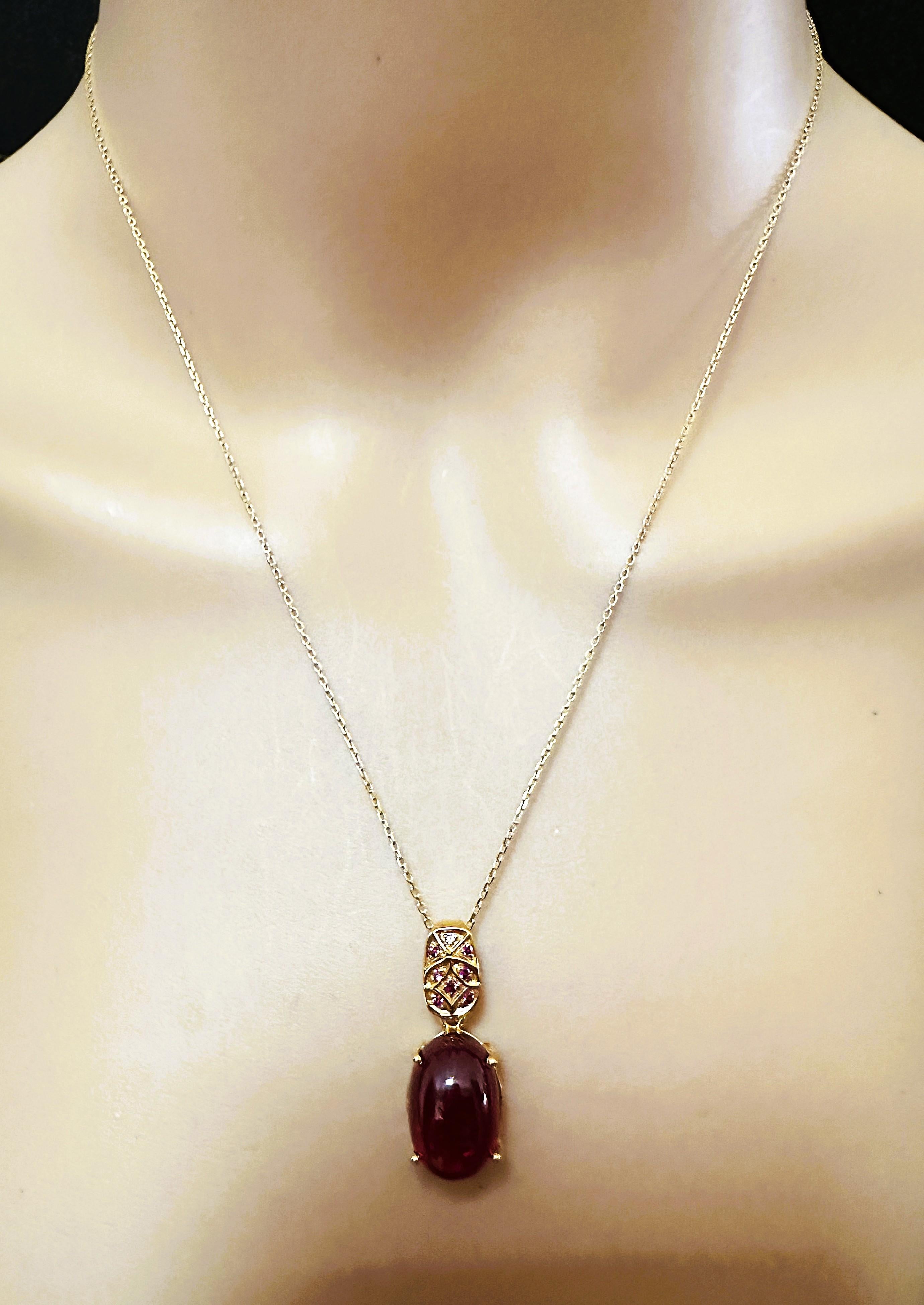 Cabochon New 10 ct Blood Red Ruby Collana in argento placcato oro giallo