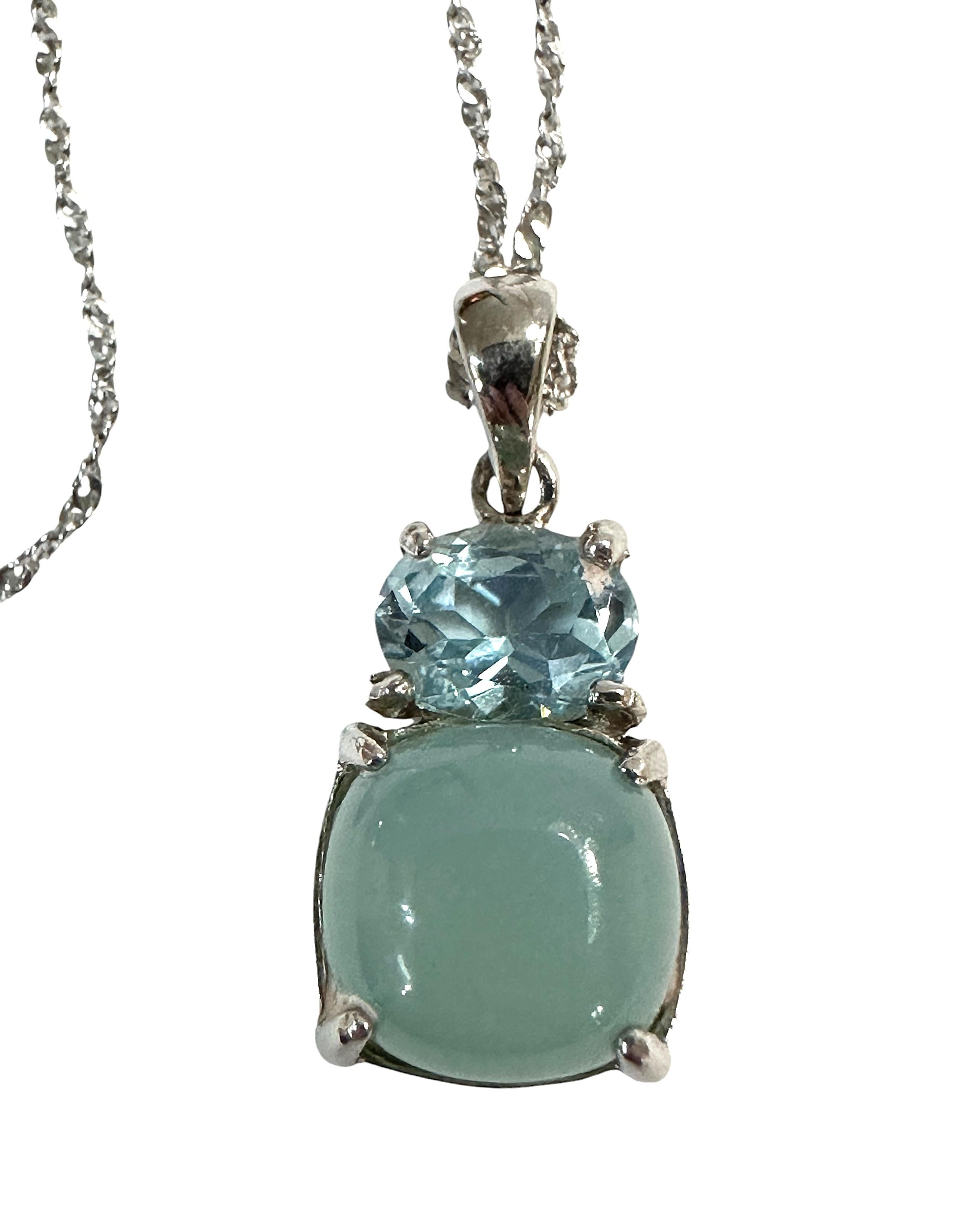 Donna Nuova collana con ciondolo in argento con calcedonio blu da 4 carati e topazio svizzero in vendita