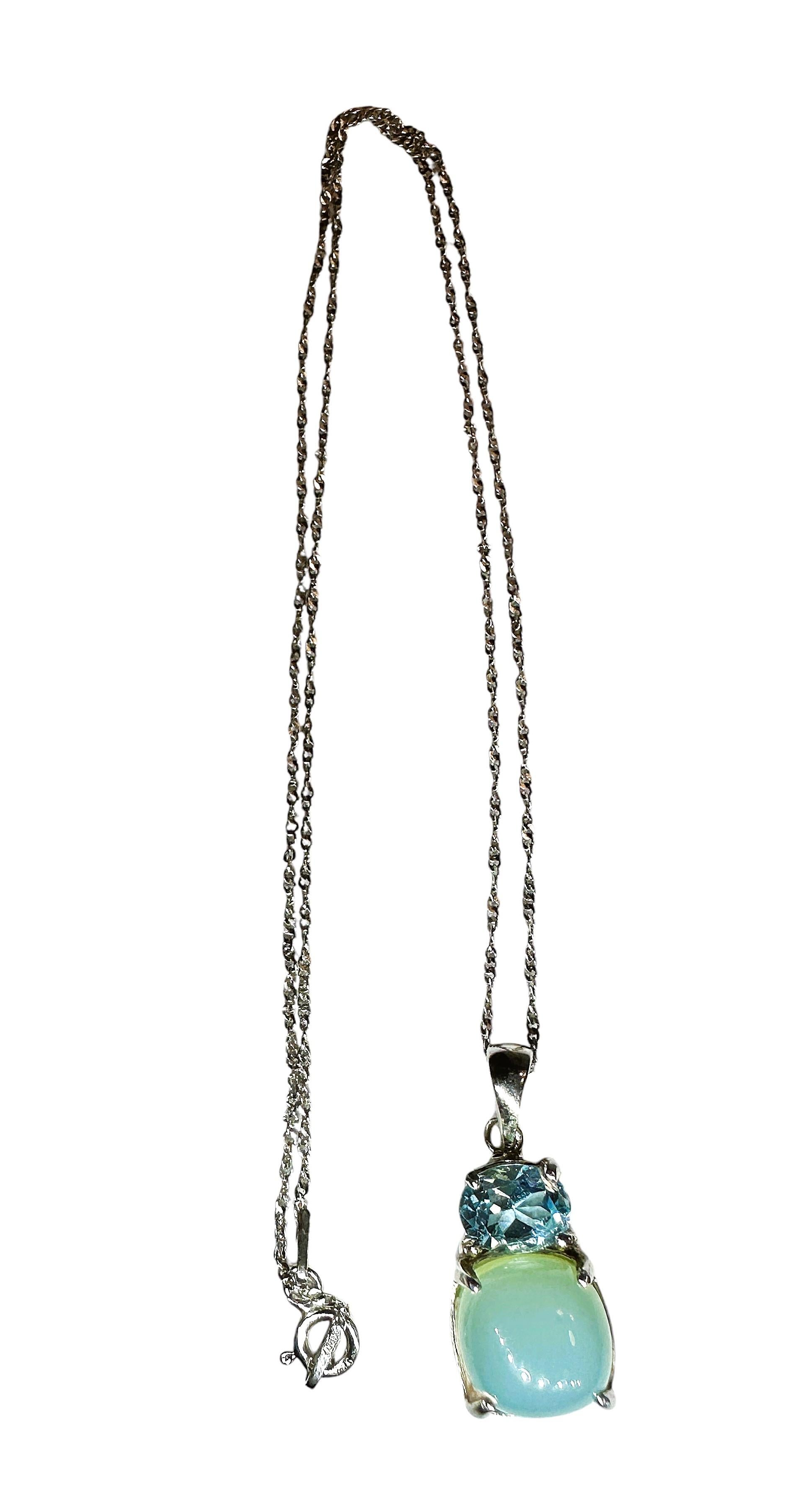 Nuova collana con ciondolo in argento con calcedonio blu da 4 carati e topazio svizzero in vendita 1