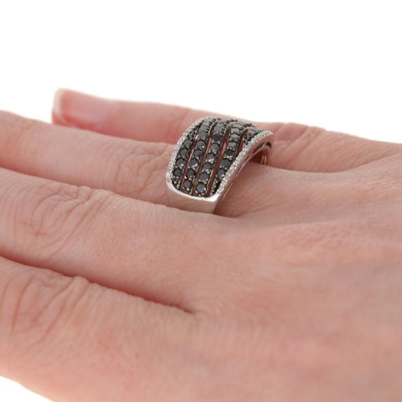 New 1.00ctw Round Brilliant & Single Cut Diamond Ring, Silver Wave Design In New Condition For Sale In Greensboro, NC