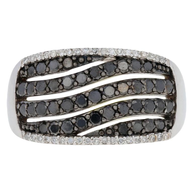 For Sale:  New 1.00ctw Round Brilliant & Single Cut Diamond Ring, Silver Wave Women's