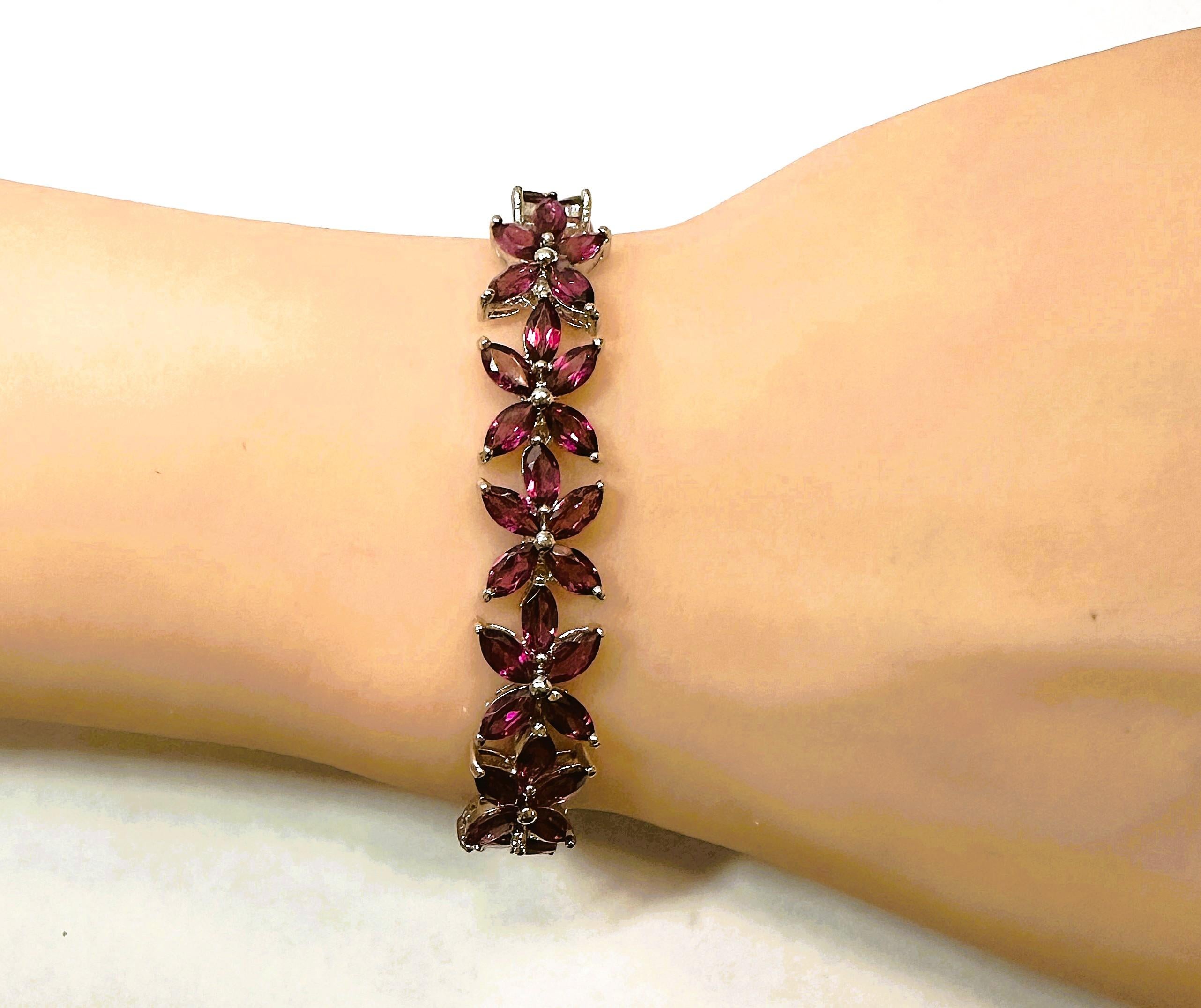 New 10.2 Carat Mozambique Rhodolite Garnet 925 Sterling Silver Flower Bracelet For Sale 1