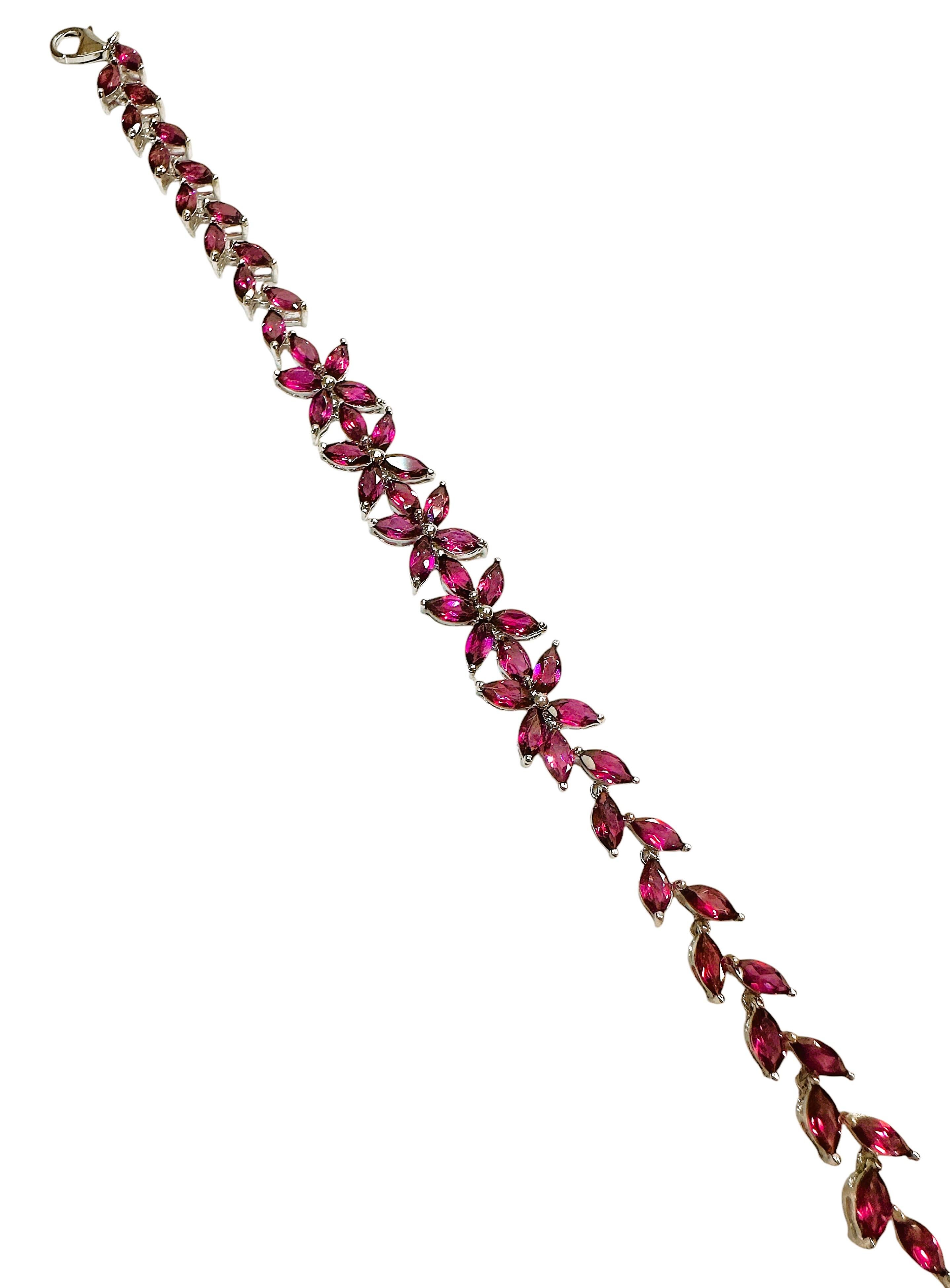New 10.2 Carat Mozambique Rhodolite Garnet 925 Sterling Silver Flower Bracelet For Sale 2