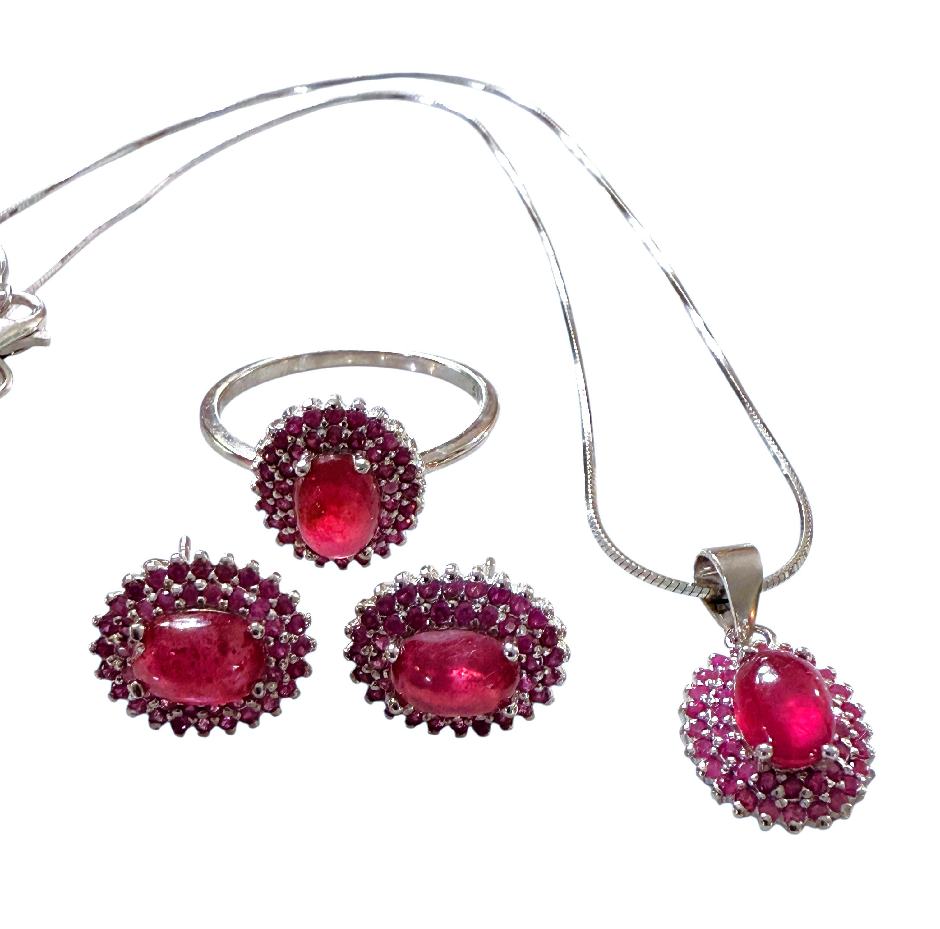 New 1.14 Carat Red Ruby Cabochon & Diamond Cut Ruby Sterling Pendant Necklace in vendita 5