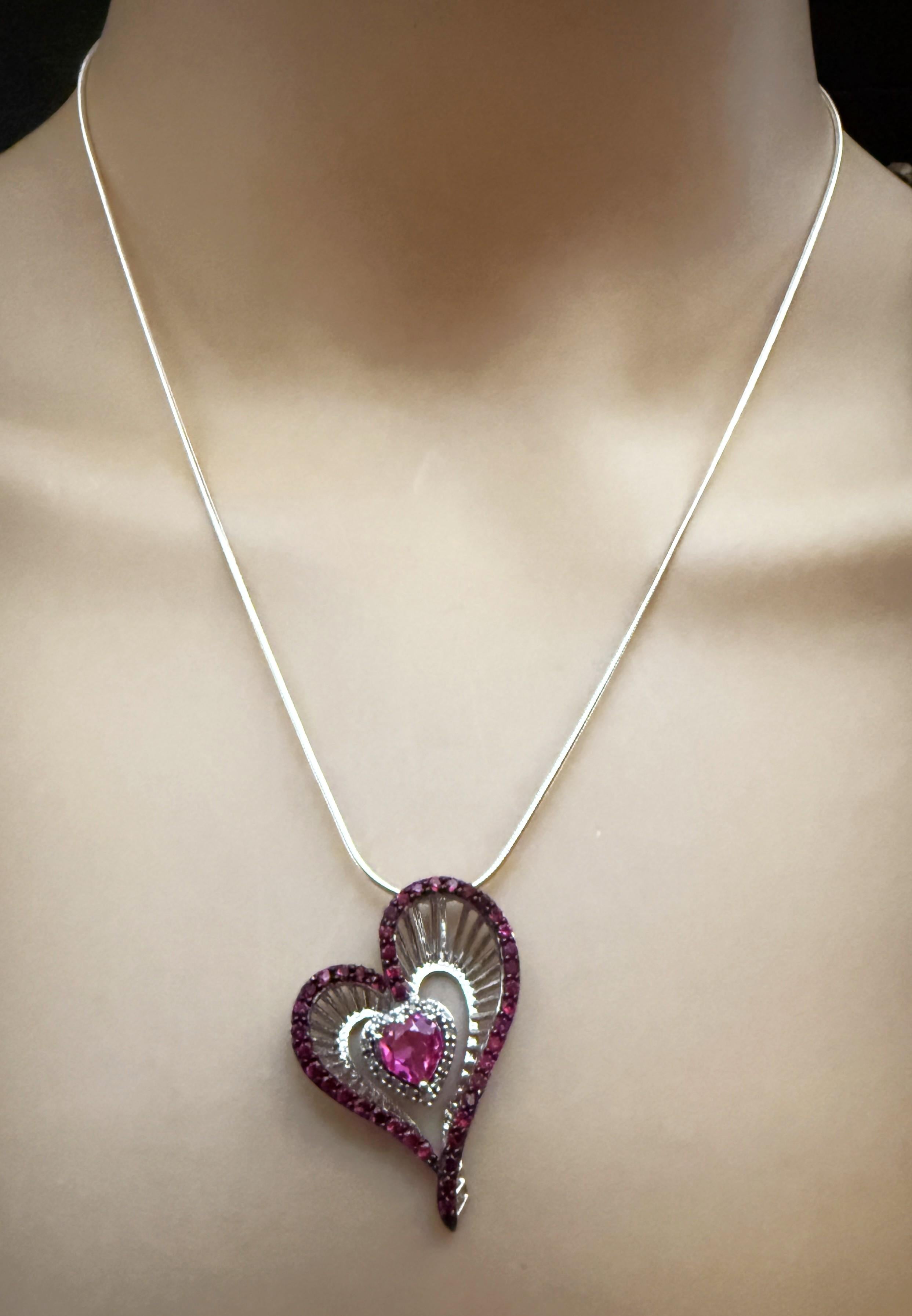 Nuevo collar de zafiro rosa corazón de 1,15 quilates y zafiro rojo talla diamante de ley Cabujón en venta