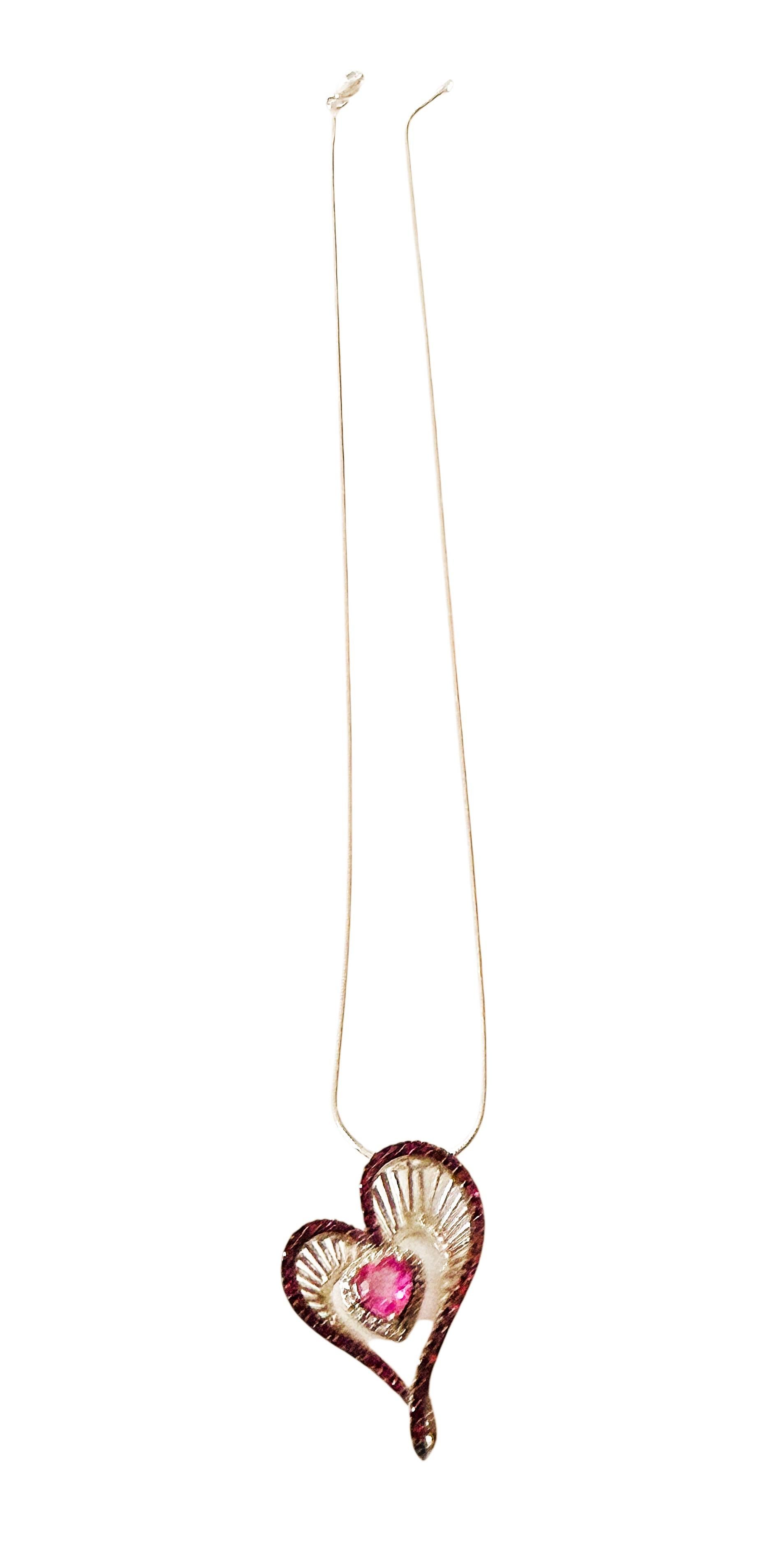 De las mujeres Nuevo collar de zafiro rosa corazón de 1,15 quilates y zafiro rojo talla diamante de ley en venta