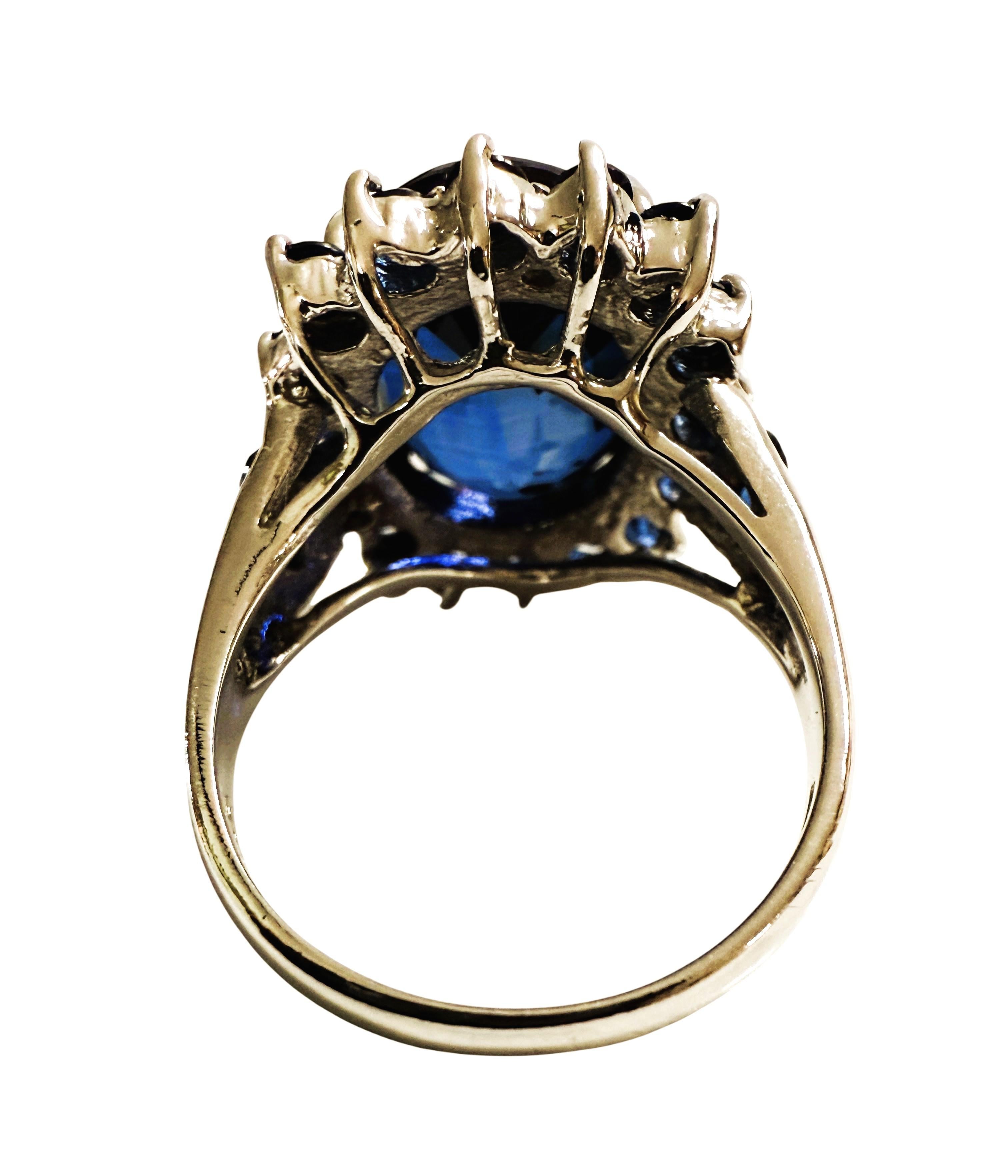 Taglio ovale Nuovo anello in argento sterling con zaffiro blu ovale e taglio diamante da 11.70 carati in vendita