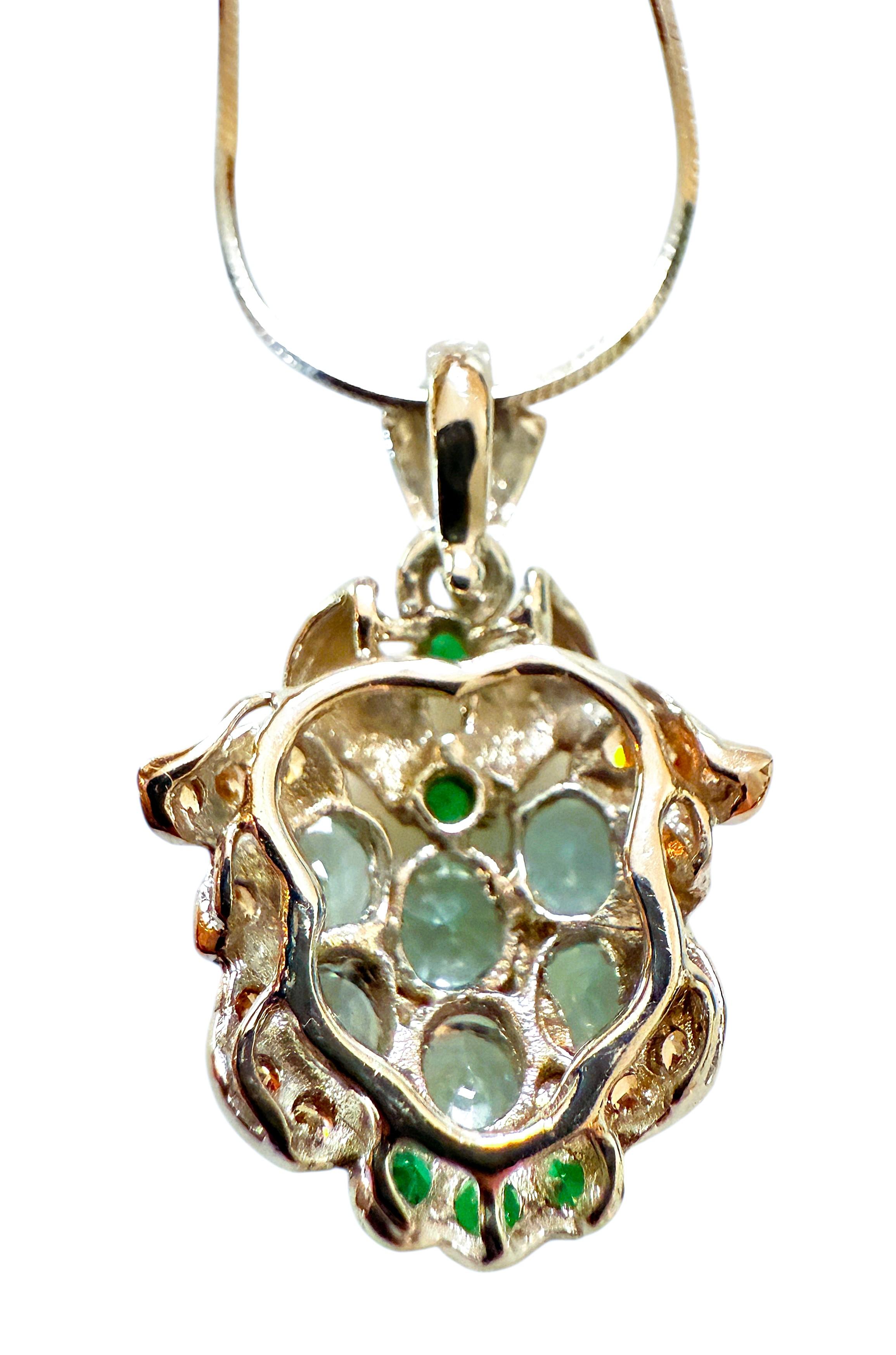 Taglio rotondo New 1.2 Carat Lt Blue Sapphire & Diamond Cut Green & Champagne Sapphire Necklace in vendita