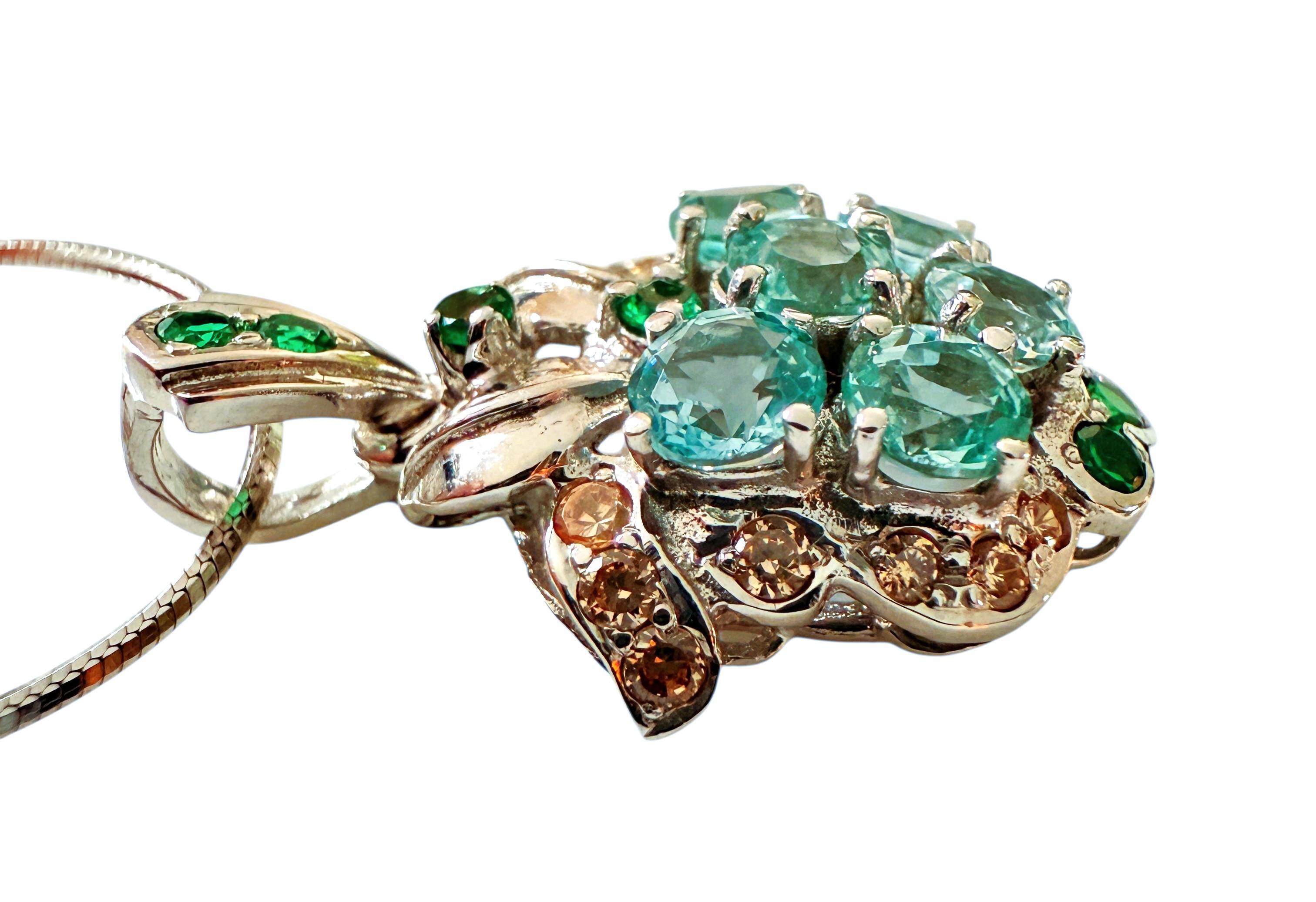 New 1.2 Carat Lt Blue Sapphire & Diamond Cut Green & Champagne Sapphire Necklace In condizioni Nuovo in vendita a Eagan, MN