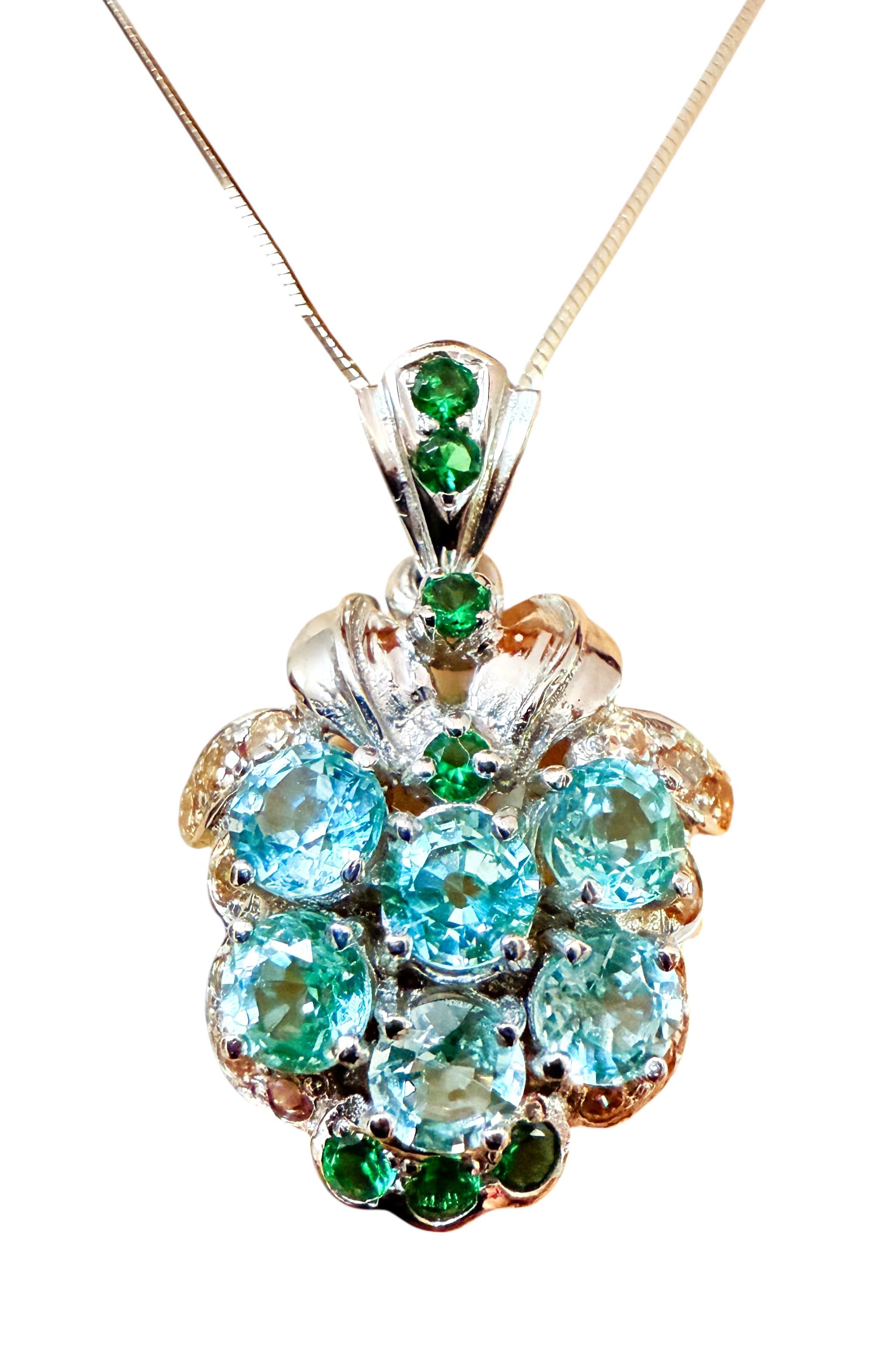 New 1.2 Carat Lt Blue Sapphire & Diamond Cut Green & Champagne Sapphire Necklace in vendita 3