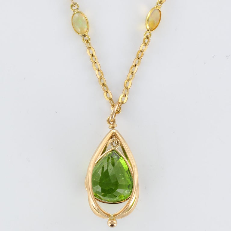 New 12,1 Carats Peridot Pendant Chain Set with Opals Necklace For Sale