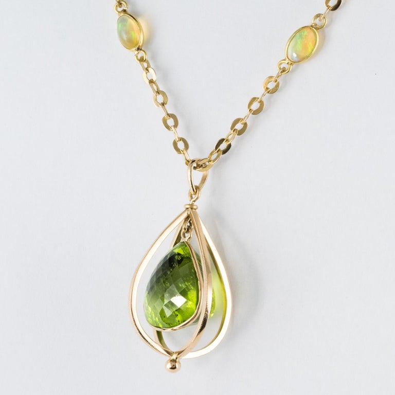 New 12,1 Carats Peridot Pendant Chain Set with Opals Necklace For Sale