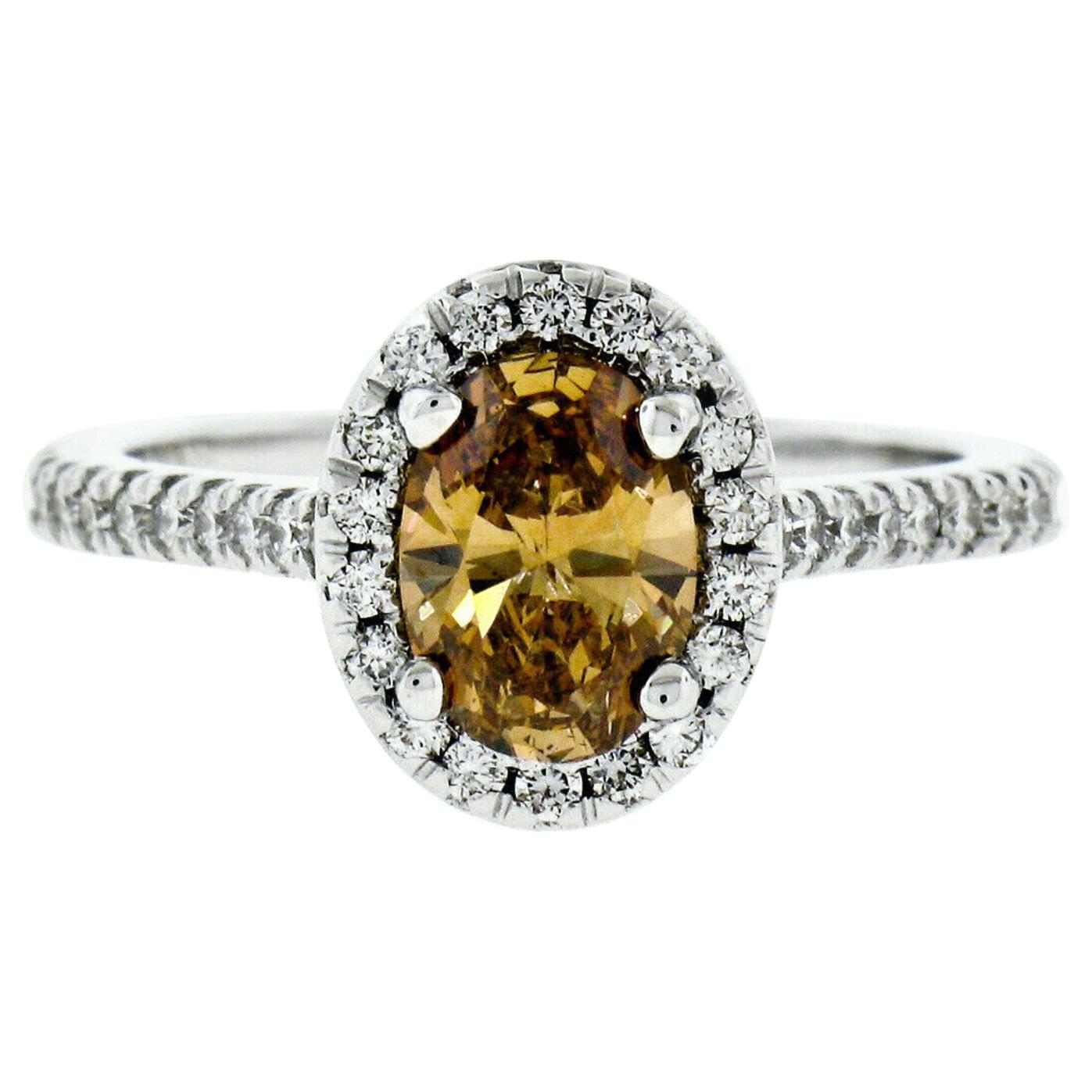 Nouveau Bague en or 14 carats avec halo de diamants ovales bruns et orange fantaisie de 1,53 carat certifiés GIA