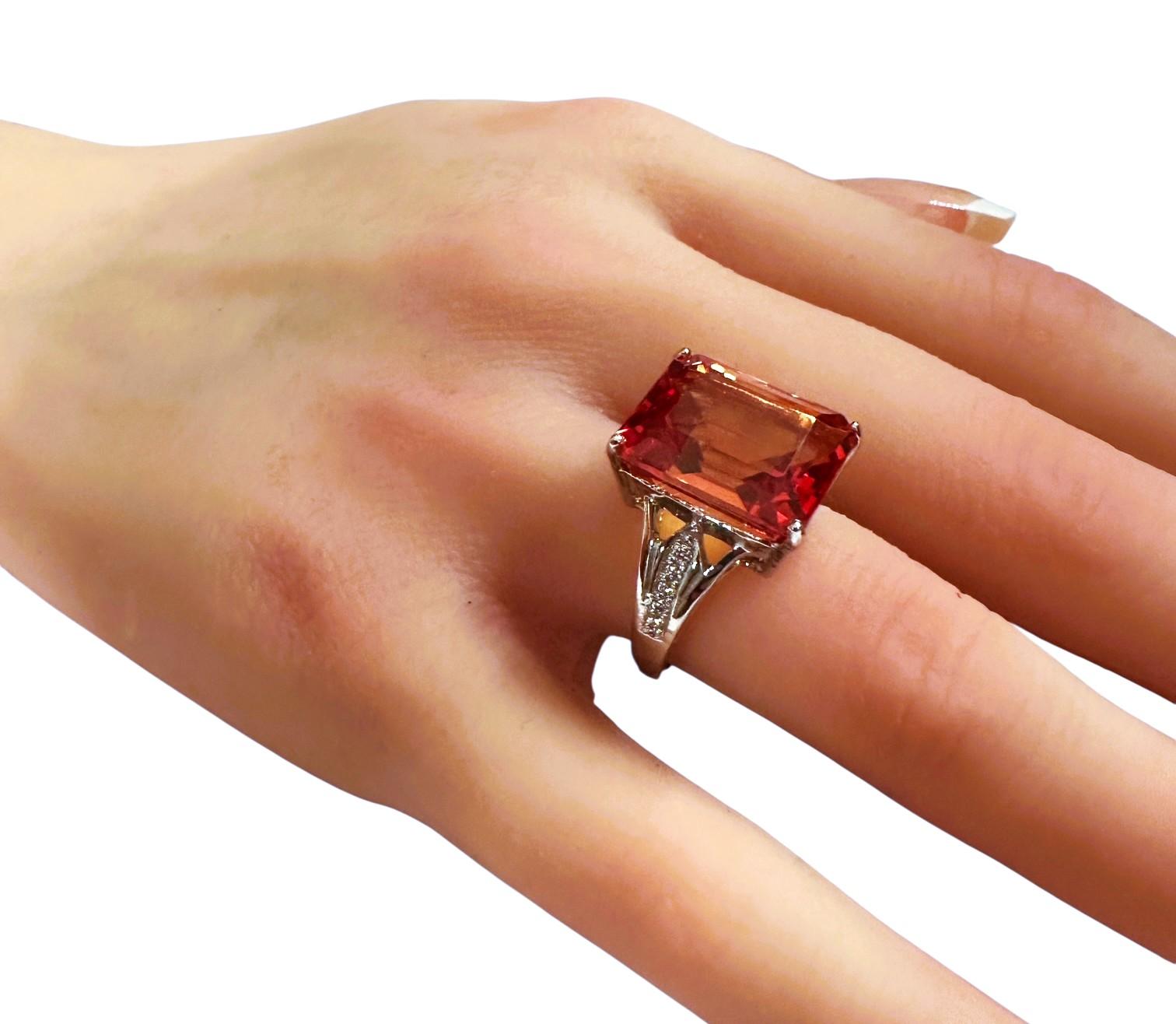 New 14.35 Carat Sunset Sapphire & Diamond Cut Sapphire Sterling Ring Pour femmes en vente