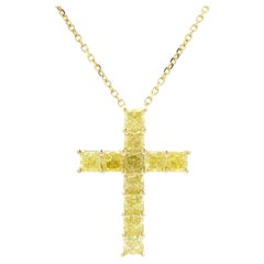 Nuova collana con ciondolo a croce in oro 14k con diamanti gialli taglio radiante da 1,86 ct.