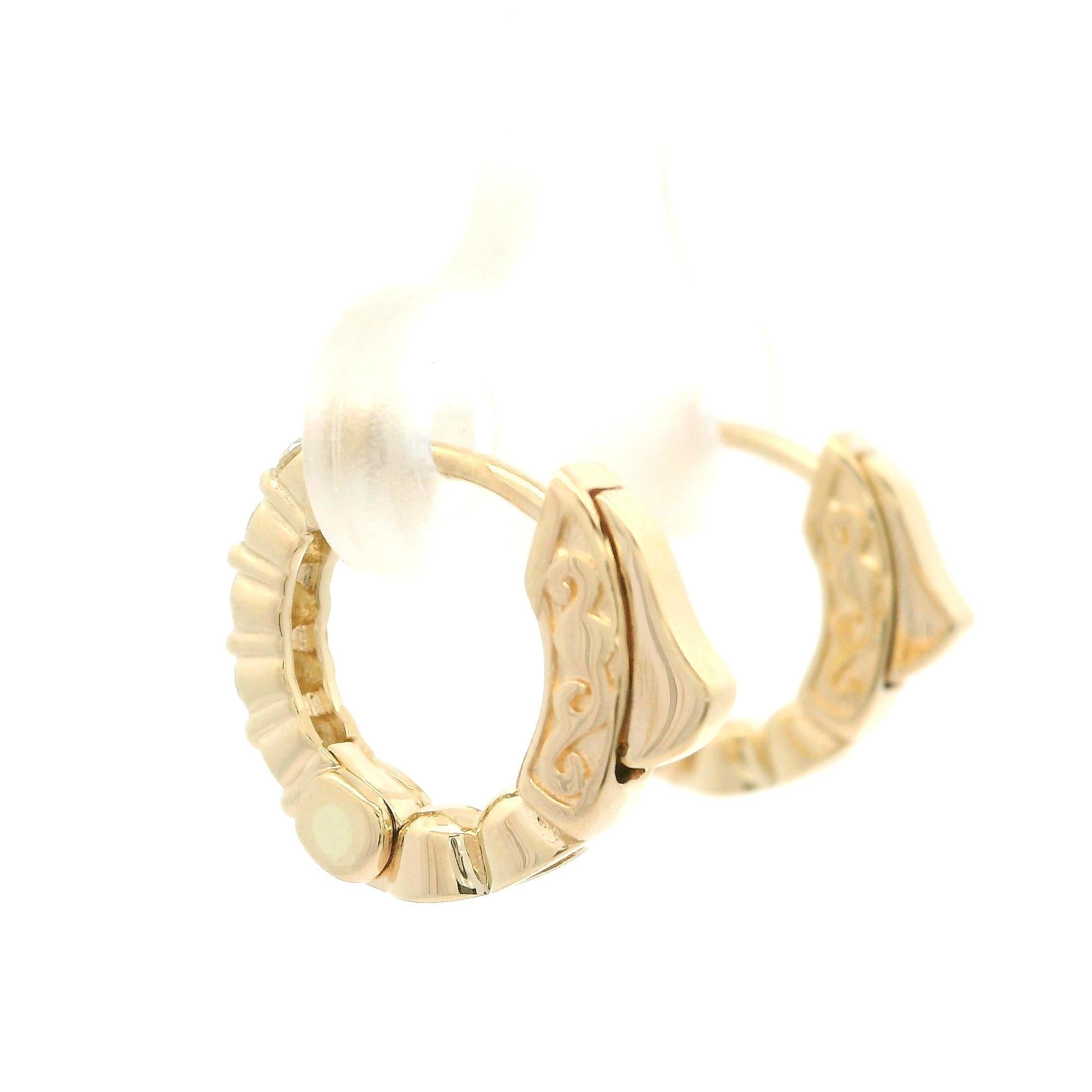 New 14k Gold .40ctw Diamond Petite Fancy Huggie Hoop Earrings w/ Push Clasp in vendita 1