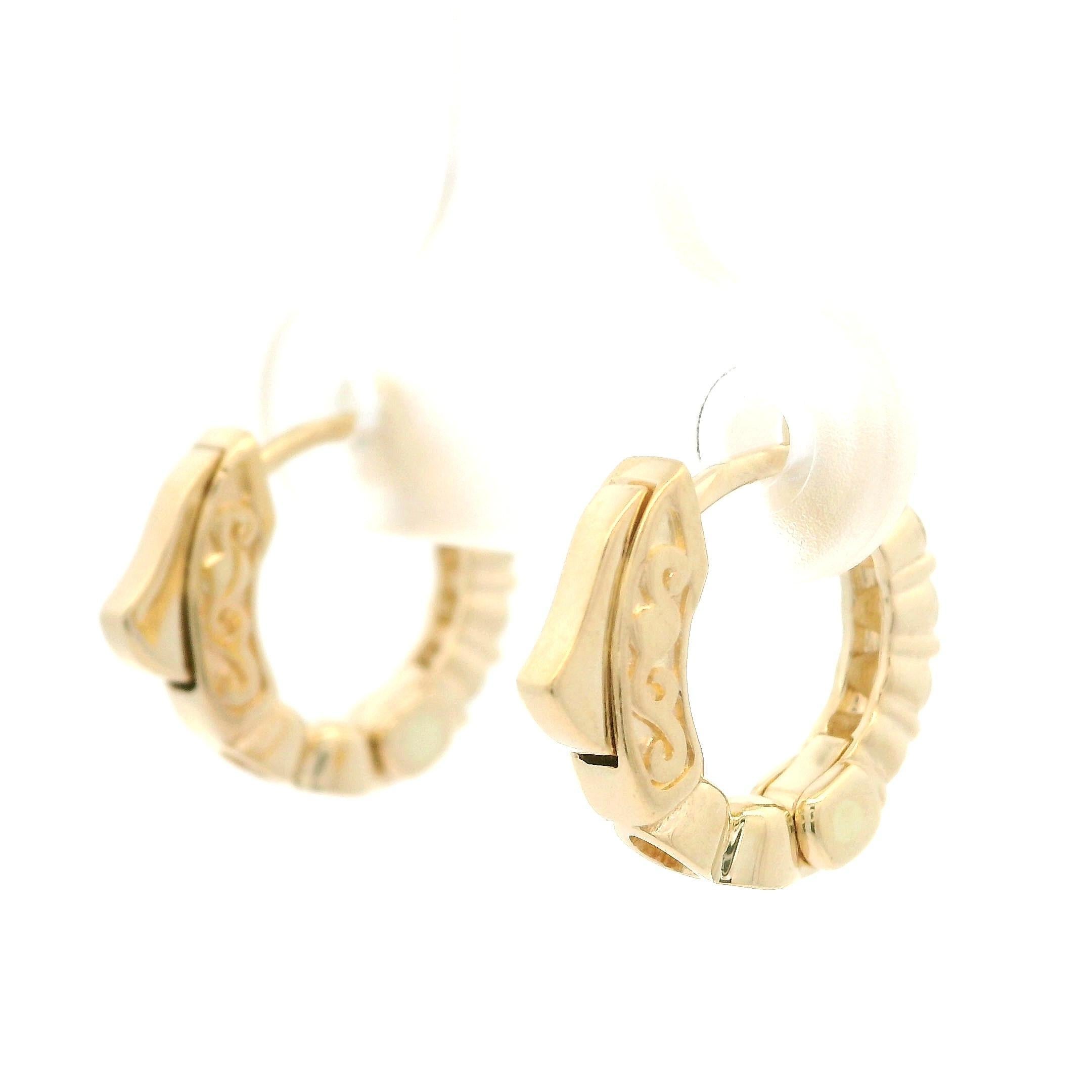 New 14k Gold .40ctw Diamond Petite Fancy Huggie Hoop Earrings w/ Push Clasp in vendita 2