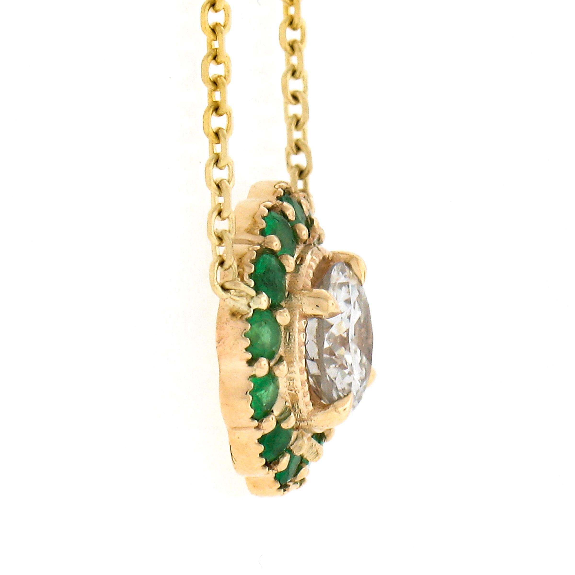 NEW 14K Gold Round Diamond & Emerald Halo w/ Milgrain Flower Pendant & Chain For Sale 2