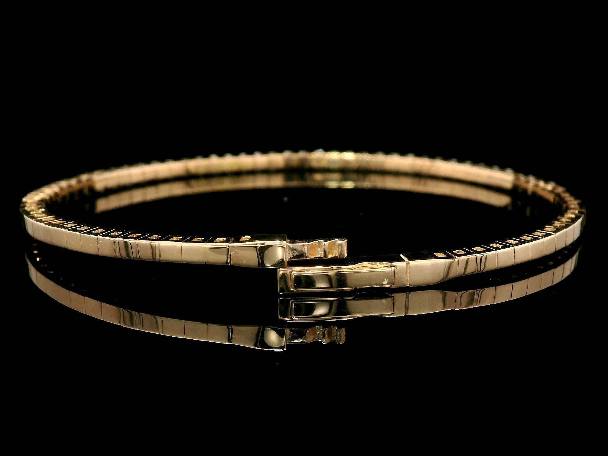 NUOVO Bracciale flessibile in oro rosa 14k con diamanti da 1,36 carati e chiusura a pressione In condizioni Nuovo in vendita a Montclair, NJ