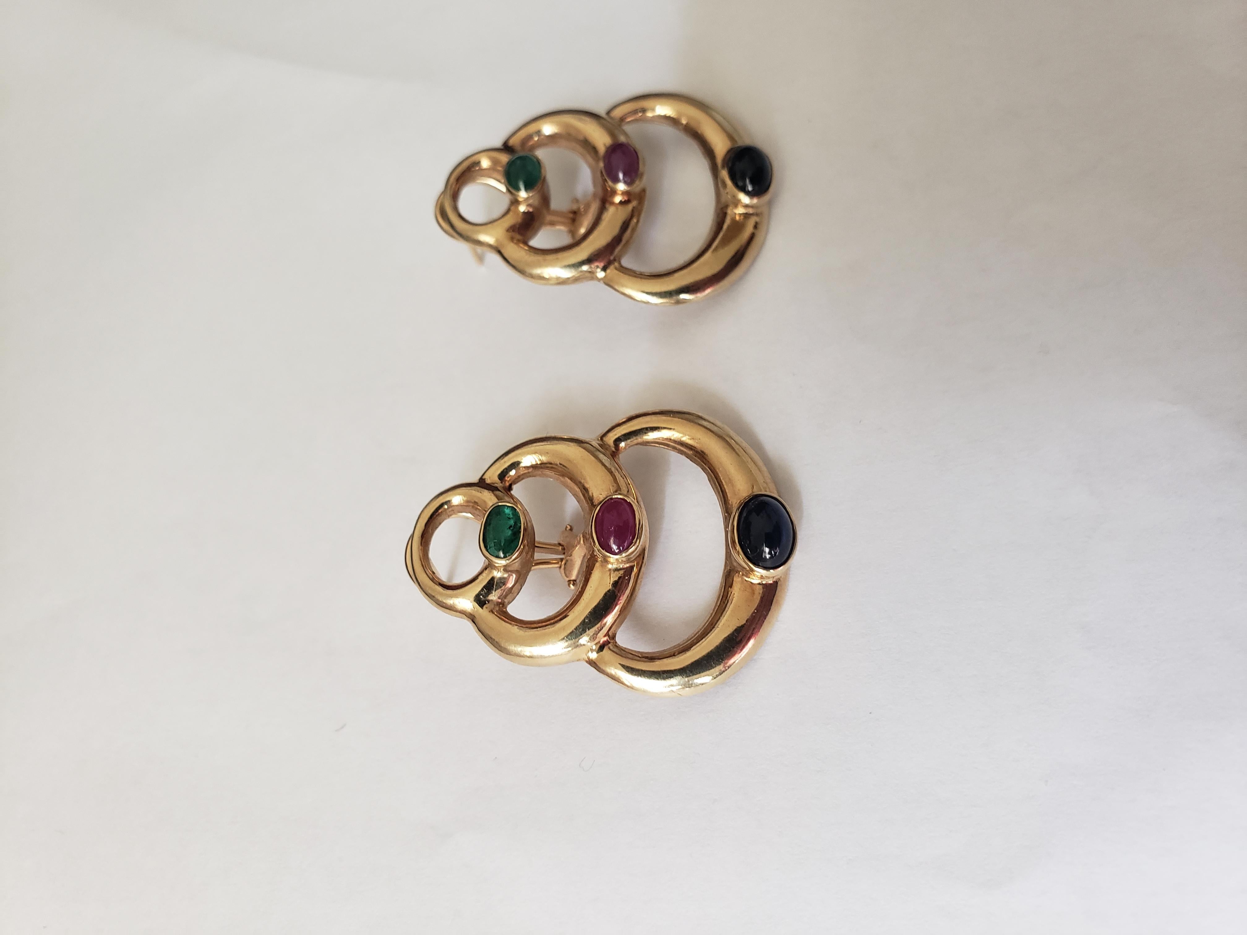 Taille ovale Boucles d'oreilles en or jaune massif 14 carats avec saphirs naturels, rubis et émeraudes en vente