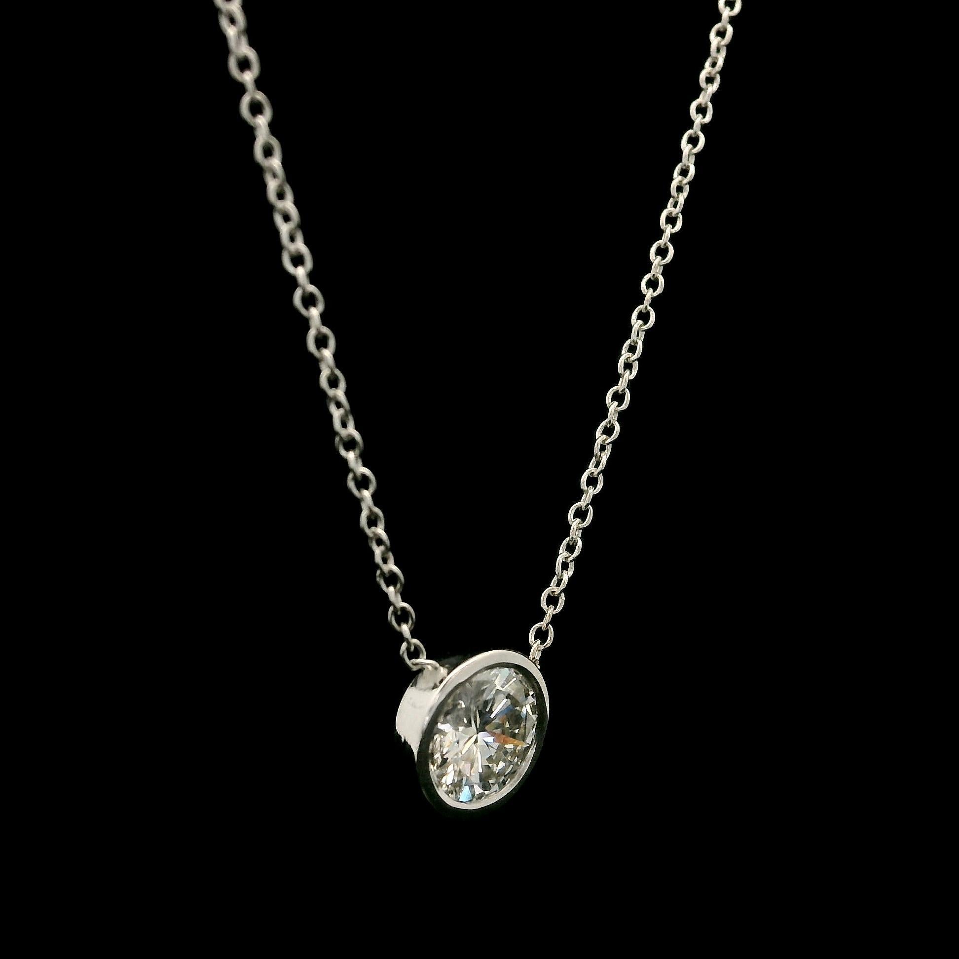 Neu 14k Weißgold 0,60 Karat Lünette Diamant Solitär Anhänger Kette Halskette im Zustand „Neu“ im Angebot in Montclair, NJ