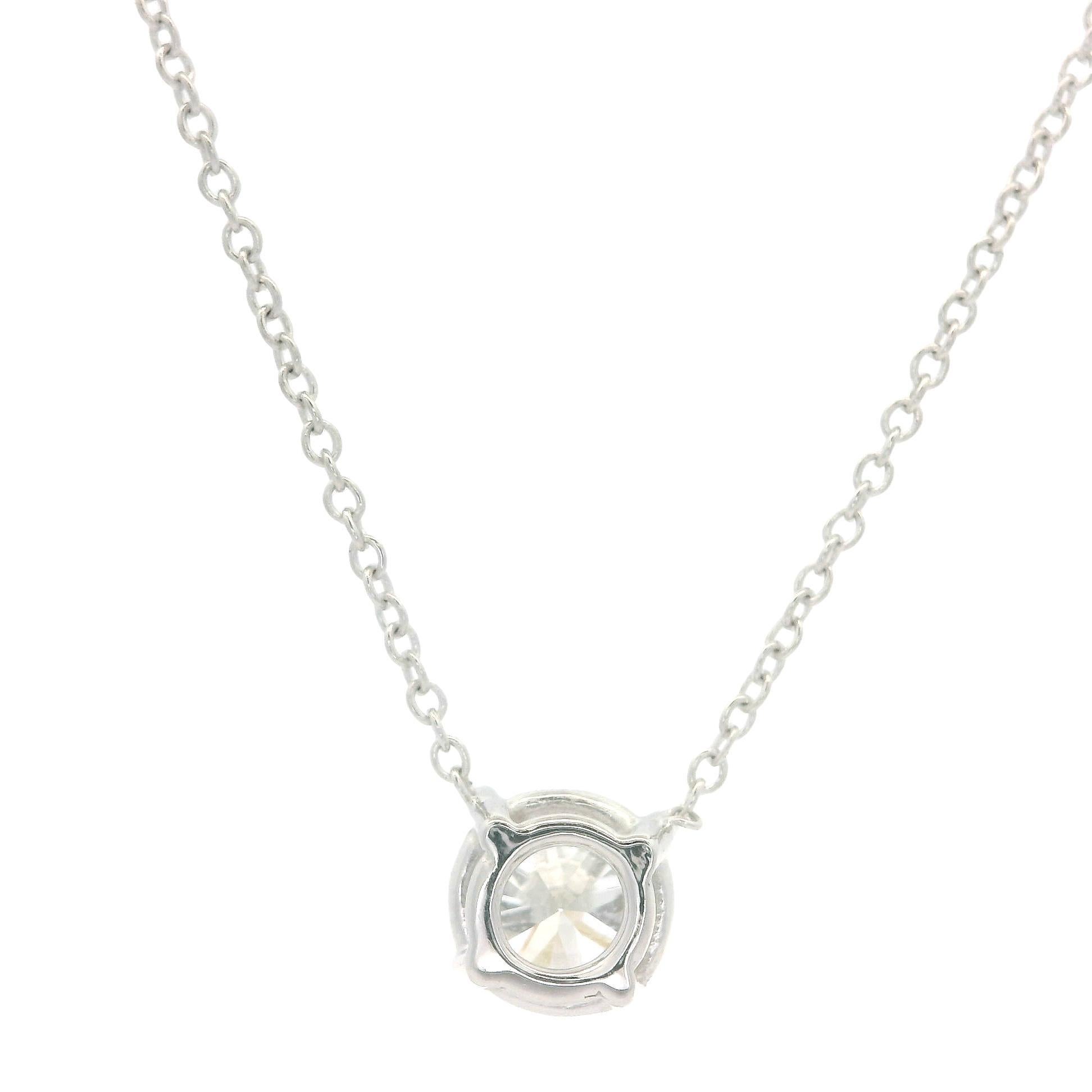 Pendentif solitaire réglable en or blanc 14 carats avec diamants ronds de 0,68 carat en vente 5