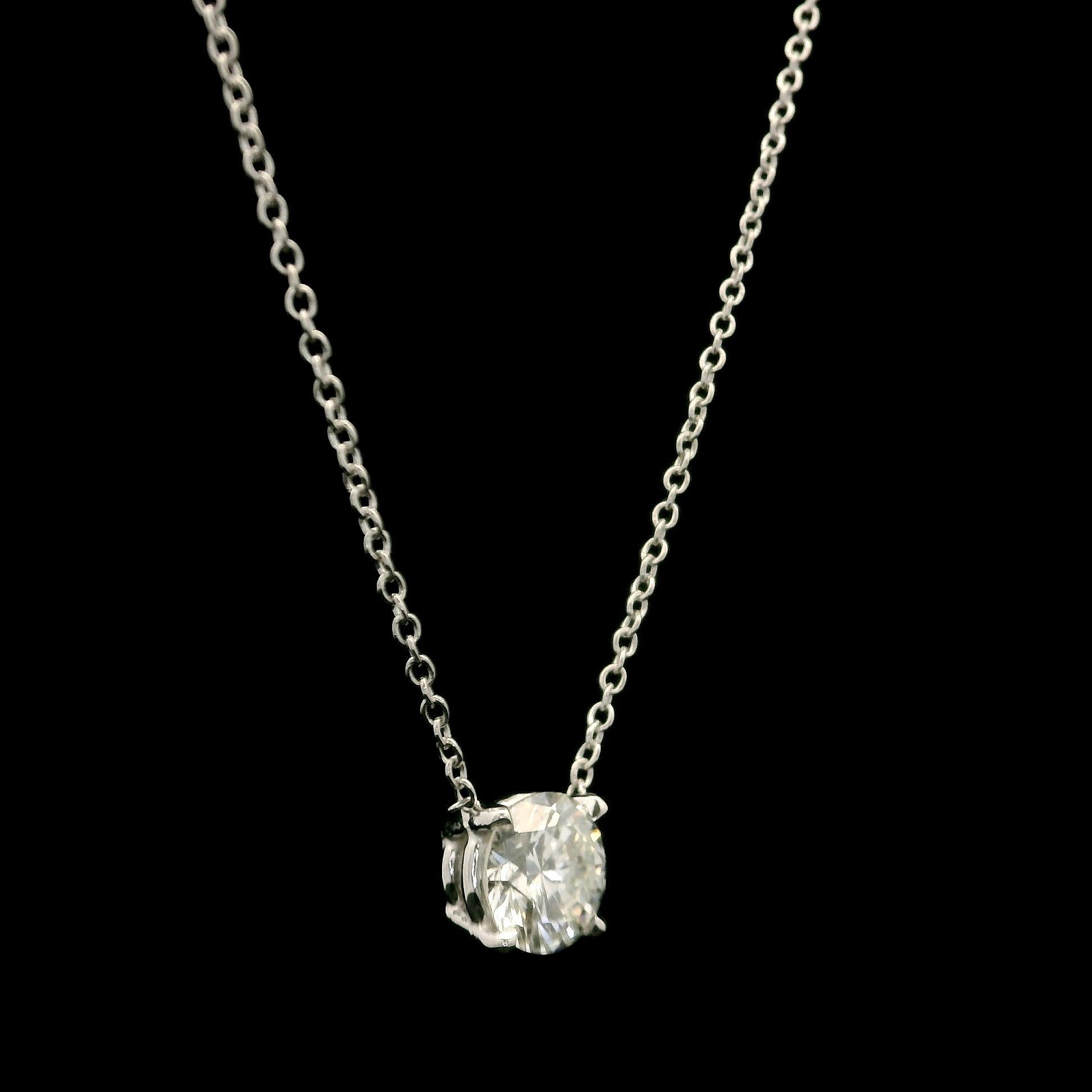 Pendentif solitaire réglable en or blanc 14 carats avec diamants ronds de 0,68 carat en vente 1