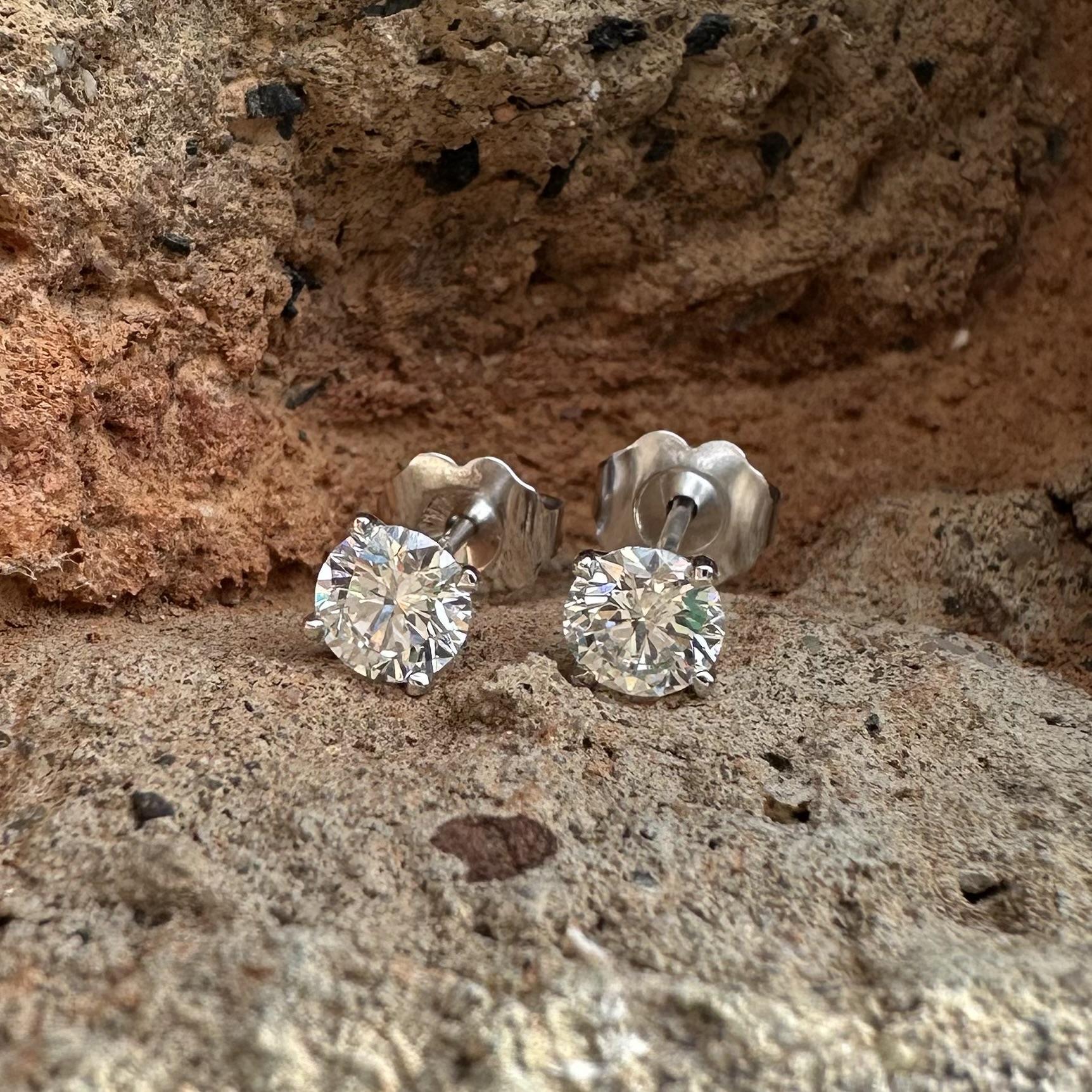 New 14k White Gold 0.71ctw Martini 4 Prong Set H VS Diamond Stud Earrings (Orecchini con diamanti) in vendita 8