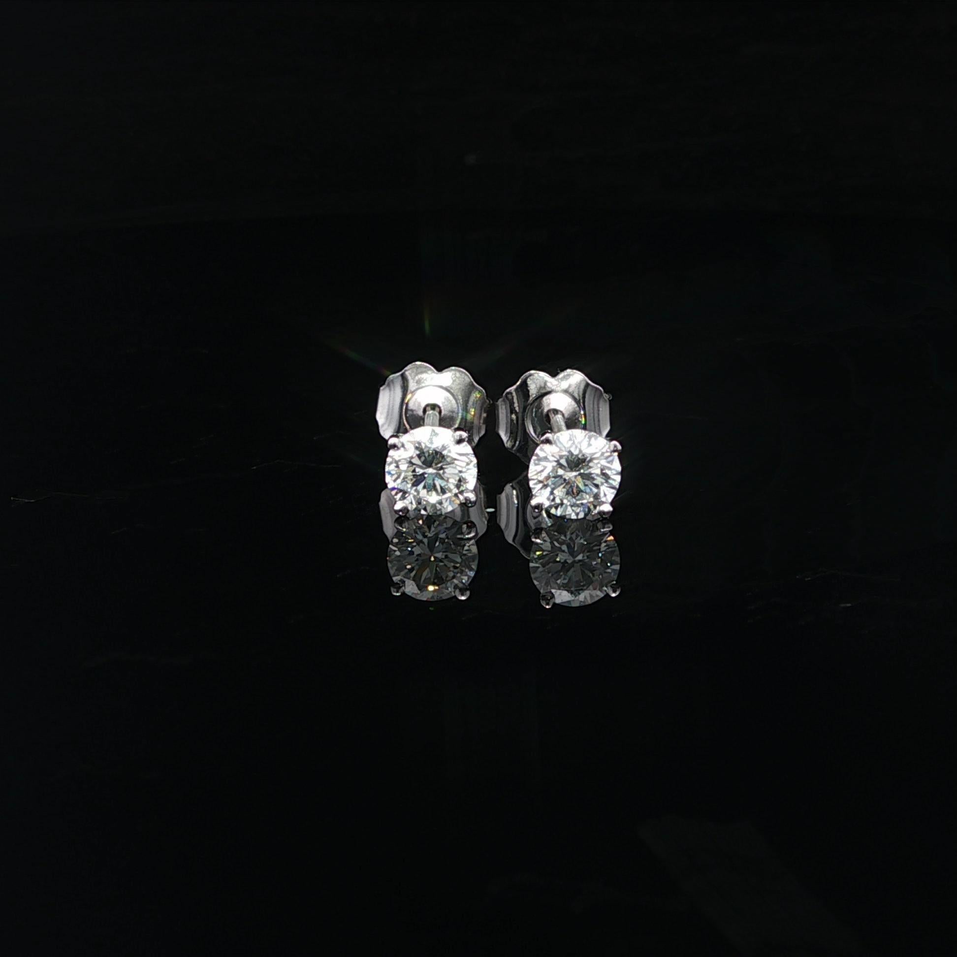 Taglio brillante New 14k White Gold 0.71ctw Martini 4 Prong Set H VS Diamond Stud Earrings (Orecchini con diamanti) in vendita